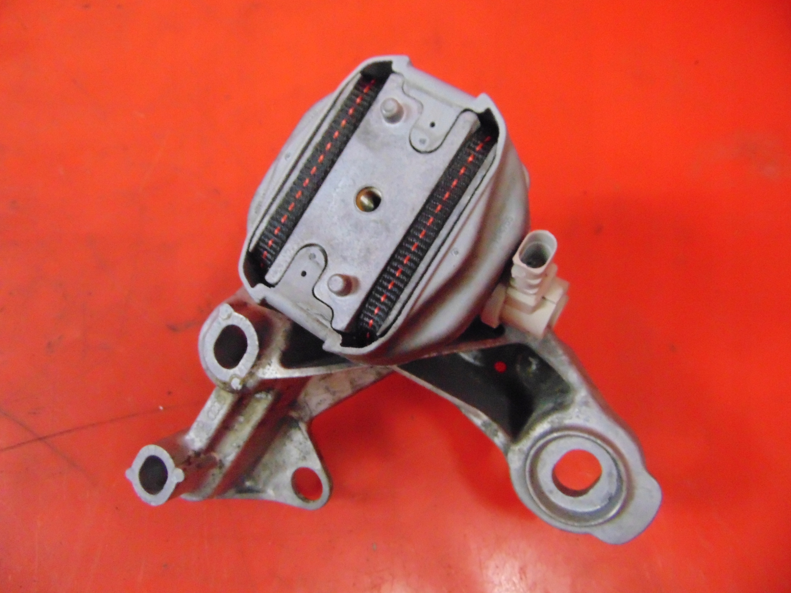 AUDI S6 C6 5.2 FSI V10 holder engine mount left