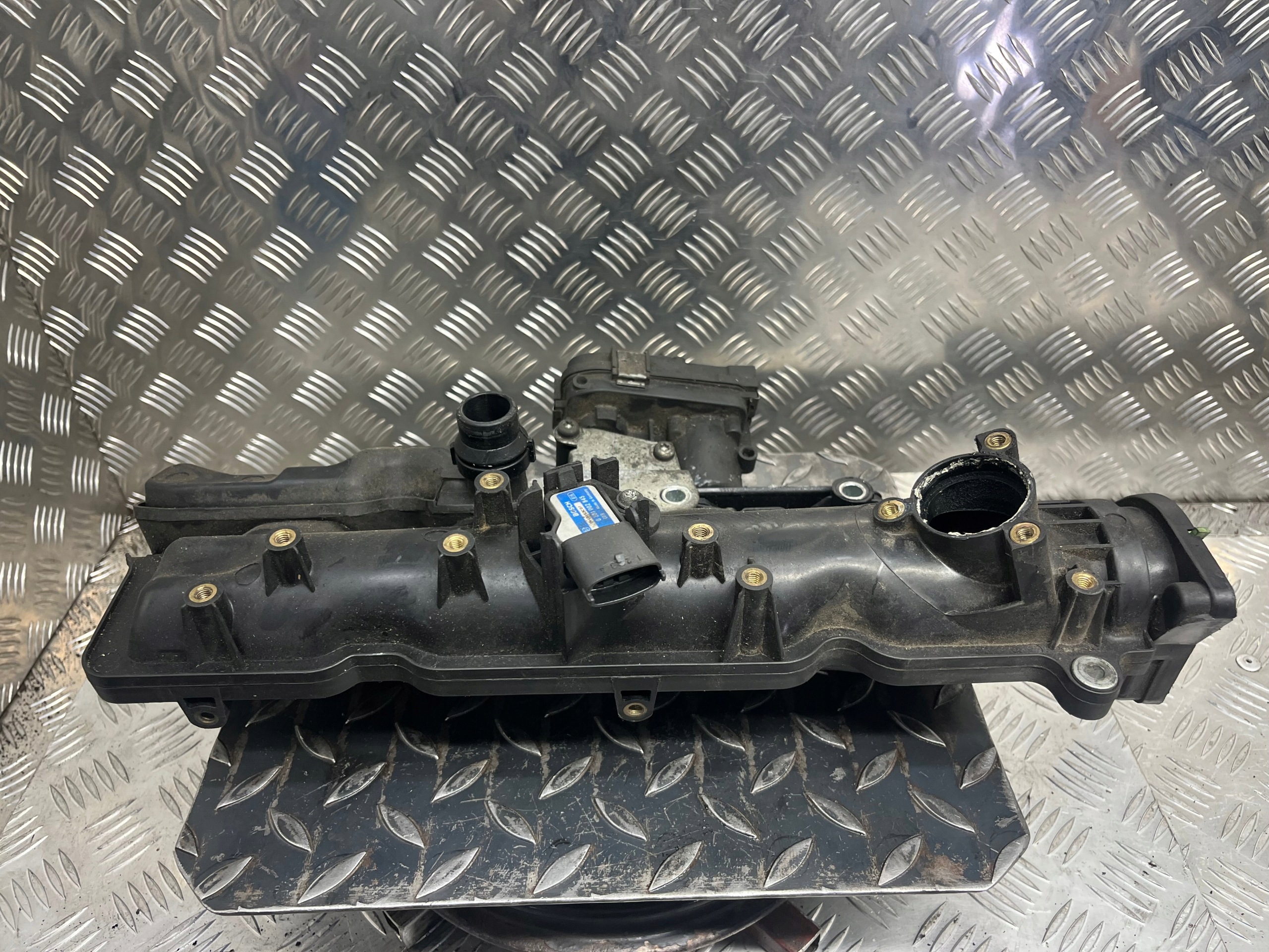 intake manifold OPEL INSIGNIA
