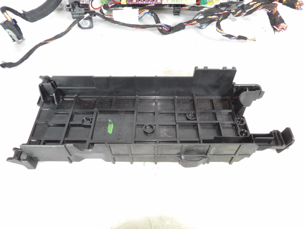 fuse box A2465451600 INFINITI Q30 1.6CGI