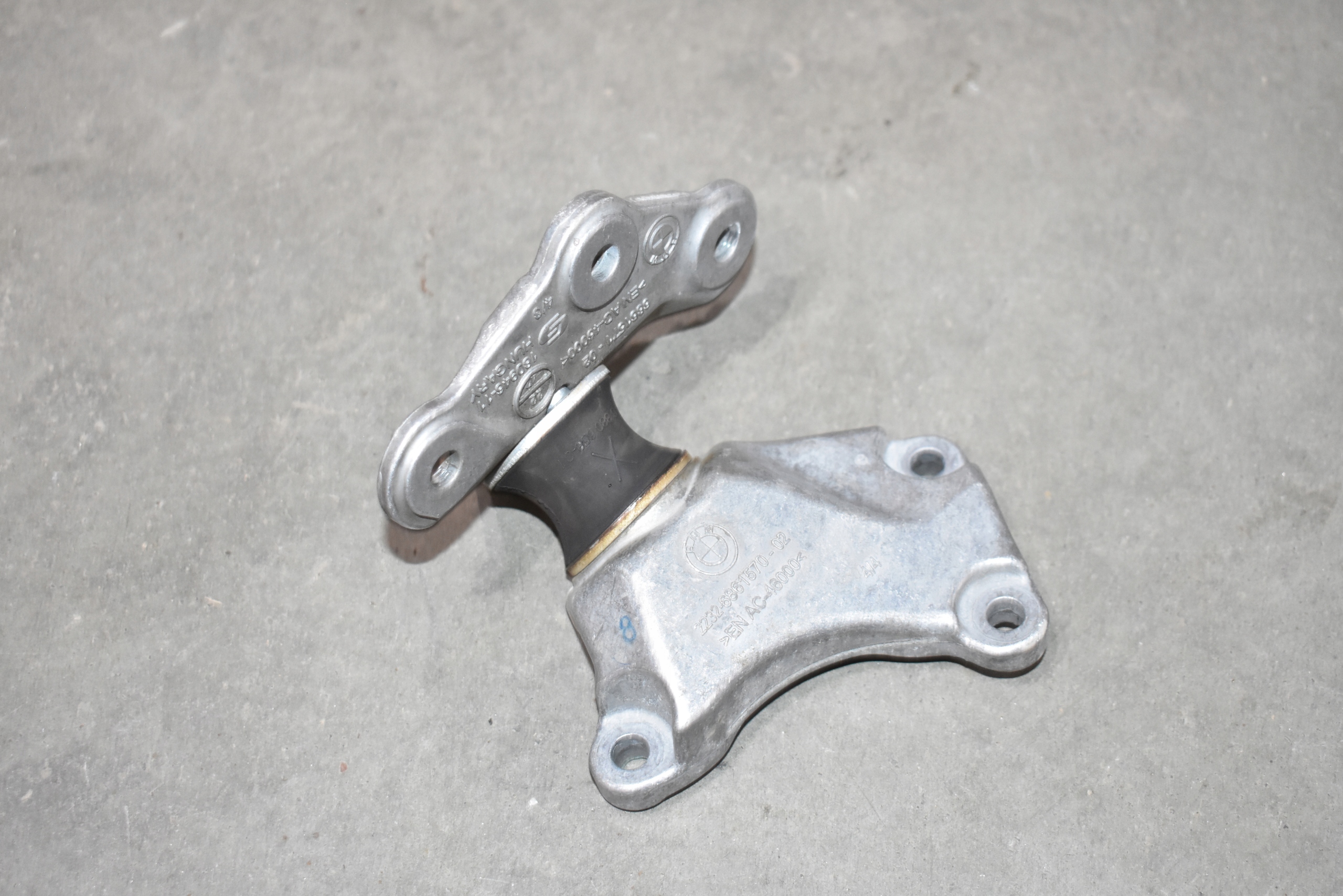 perfect condition holder gearbox mount BMW G01 G02 1