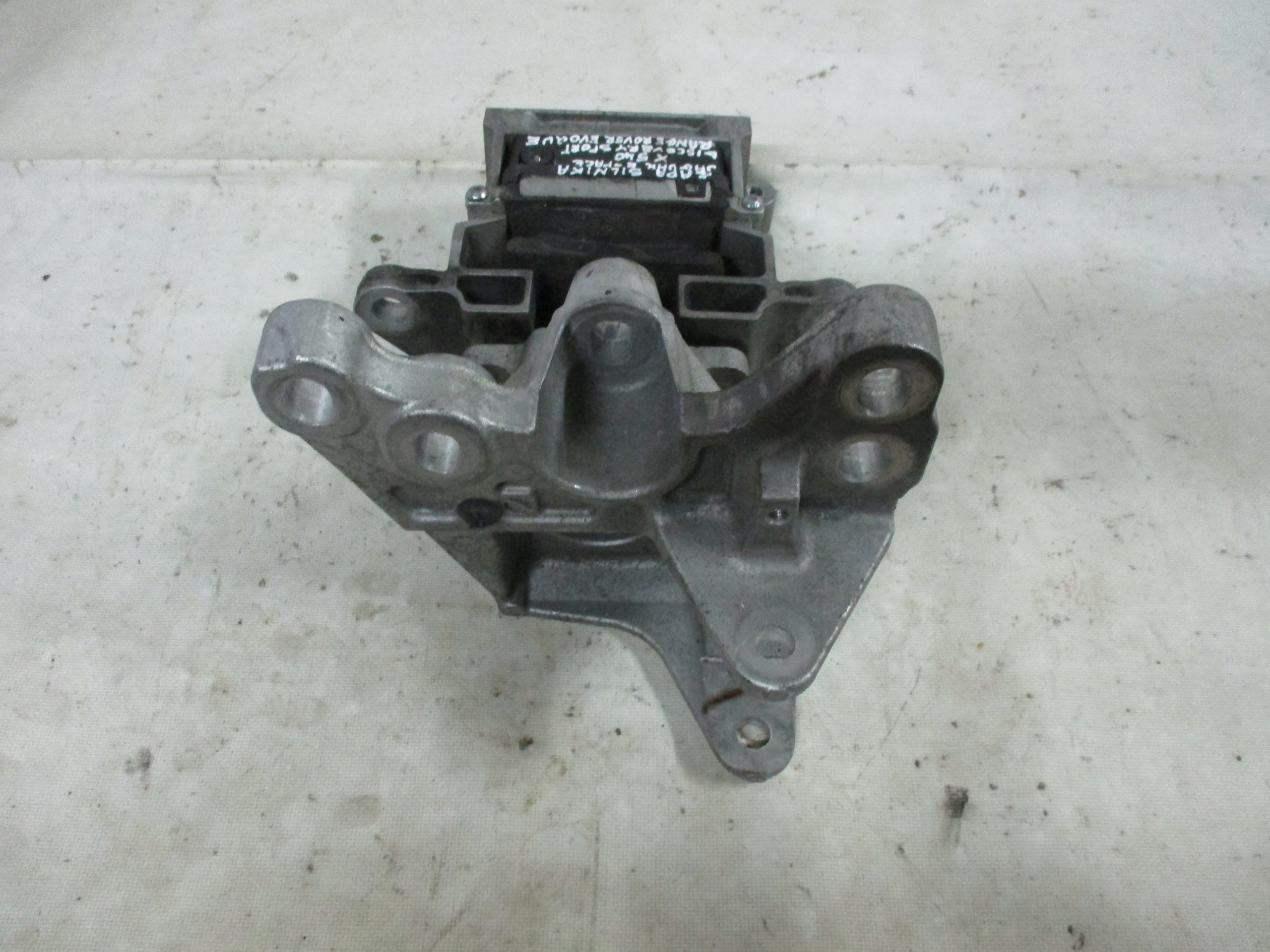 engine mount Jaguar E- Pace Discovery Sport K8D2-6P096-AA