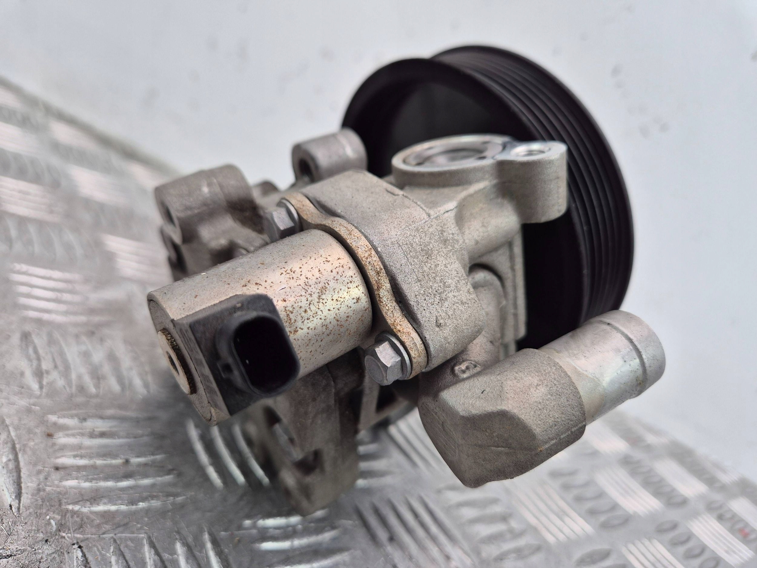 Mercedes E200 CGI W212 servo pump A0064666801