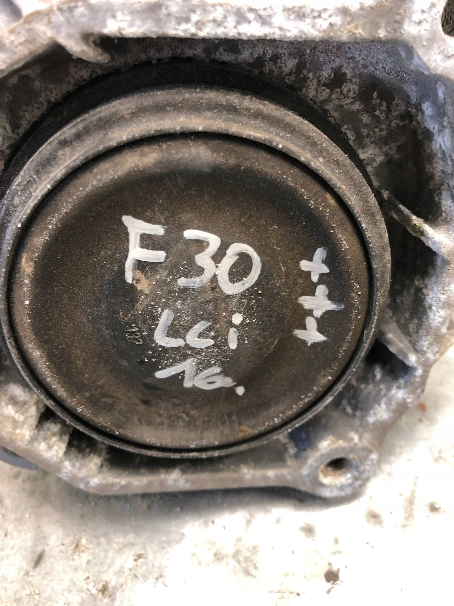 holder engine mount BMW F30 LCI 6859411