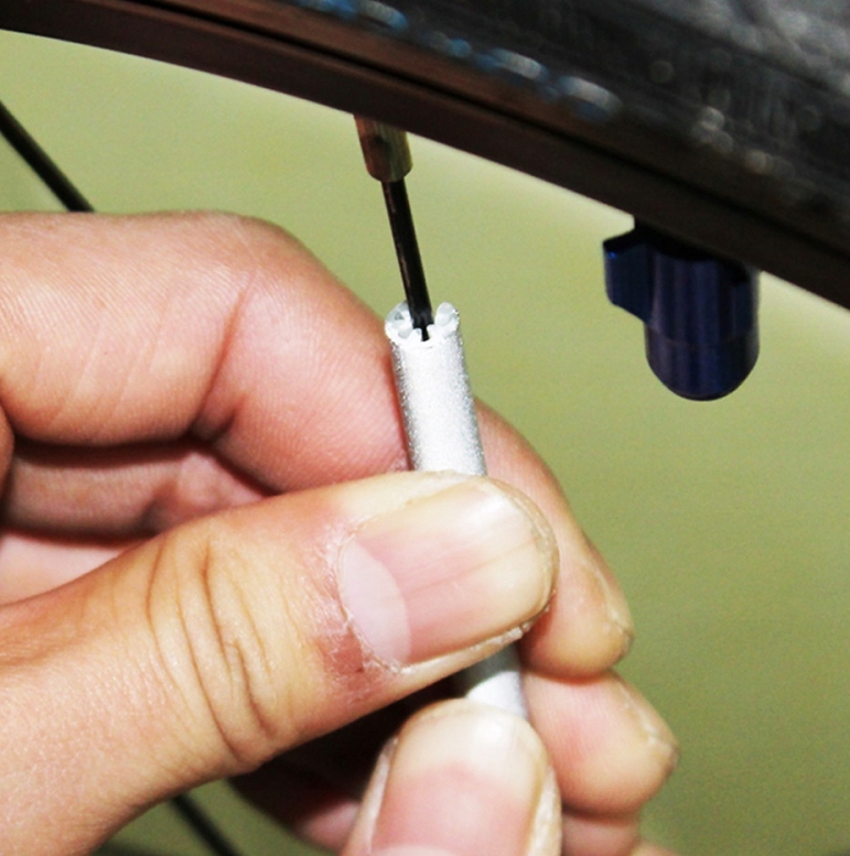 ODBLASKOWE NAKŁADKI PATYCZKI NA SZPRYCHY 18 SZTUK Model REFLICKER STICKS