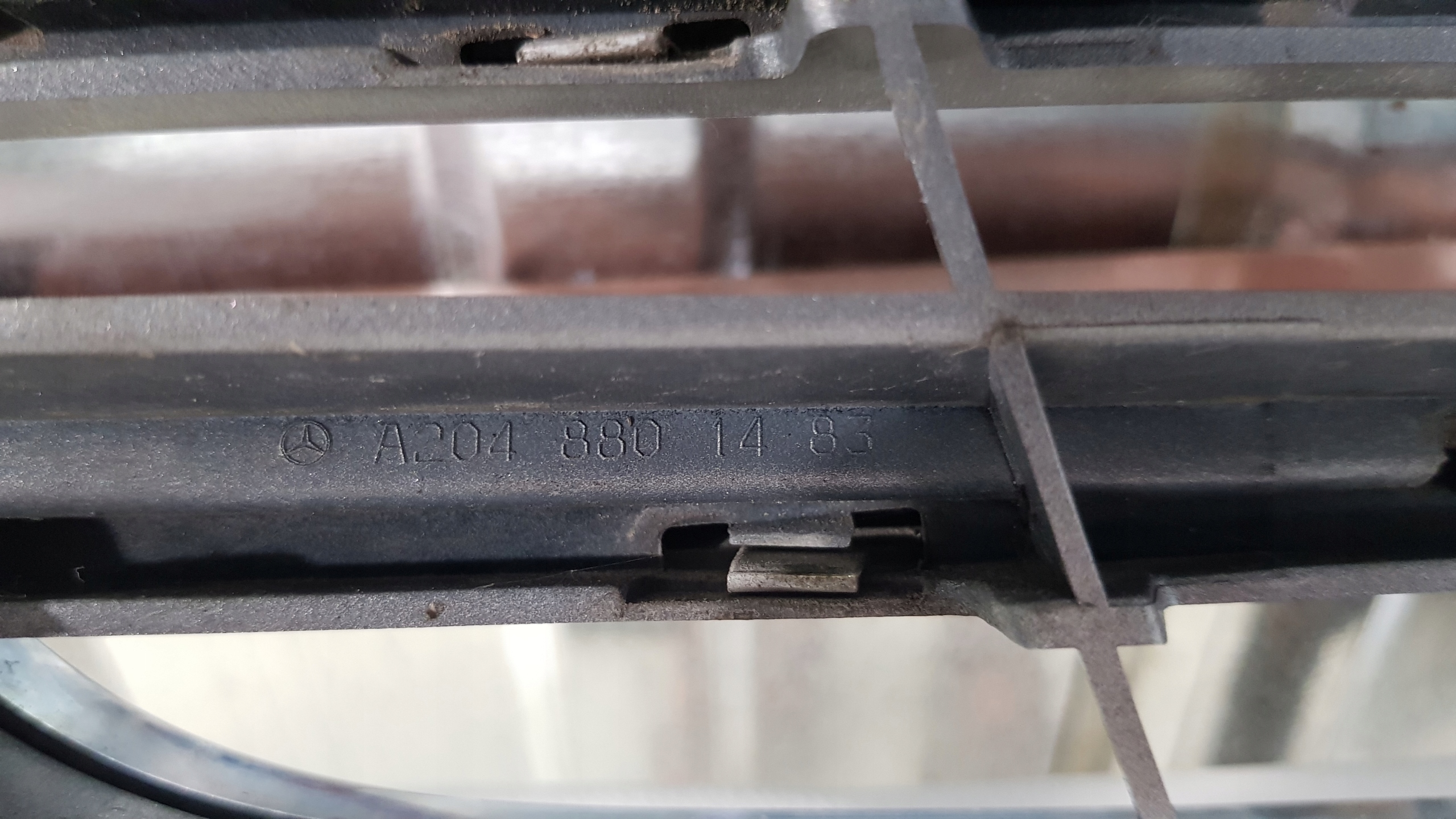 решетка радиатора MERCEDES W204 A2048801483