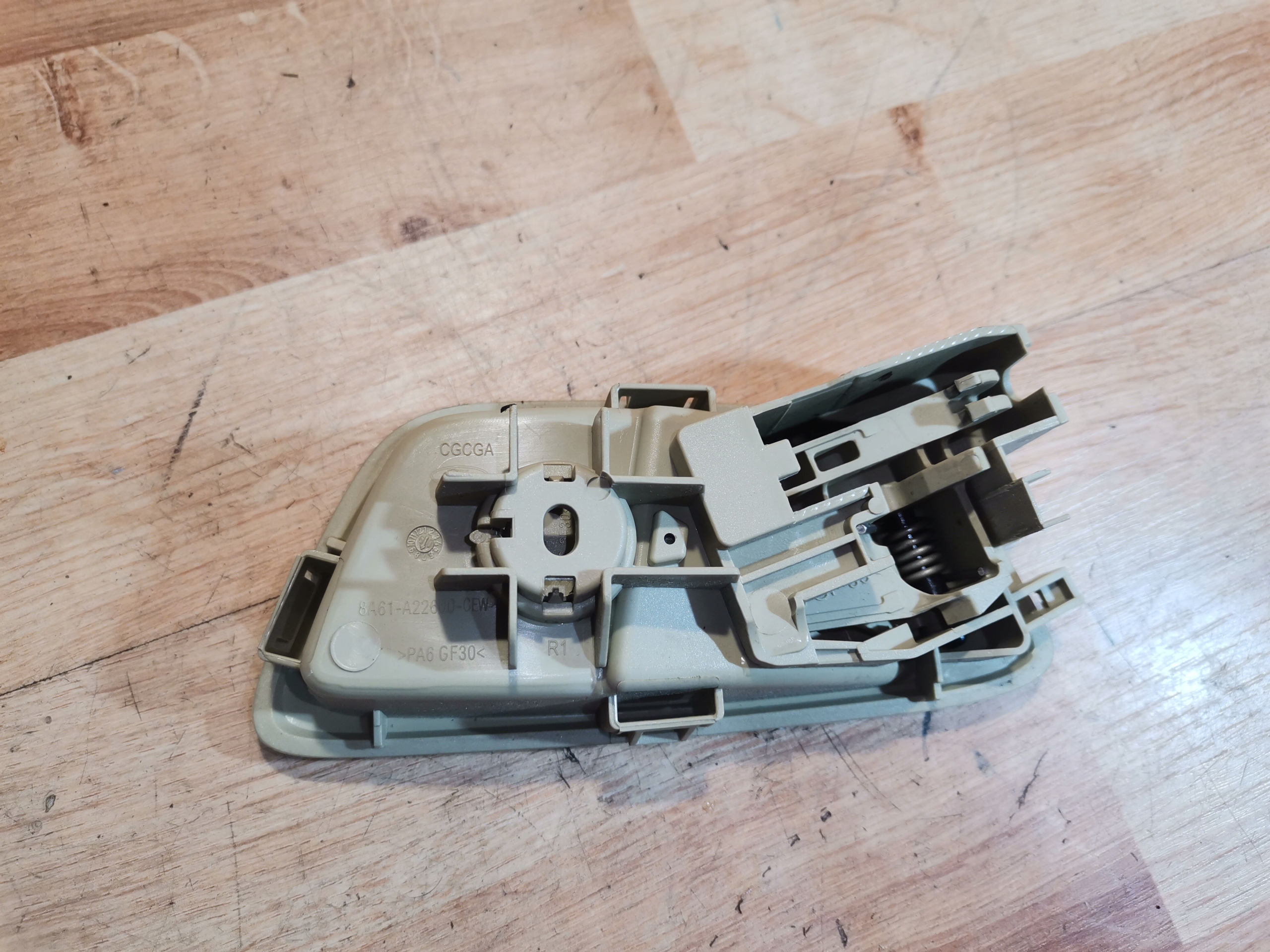 ручка двери внутренняя Ford OE 8A61-A22600-CEW