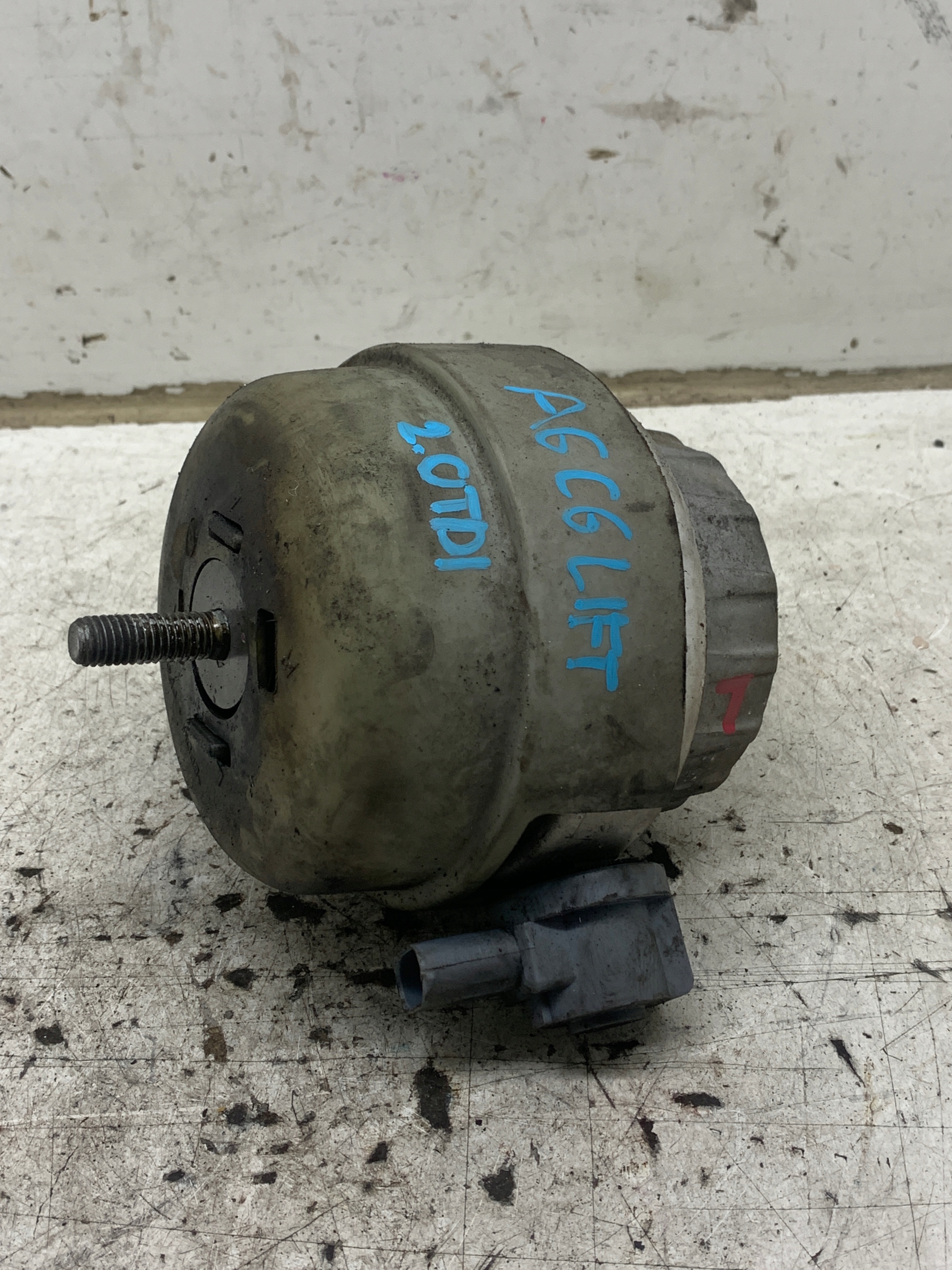 engine mount left AUDI A6 C6 LIFT (2004-2011) 2.0 TDI