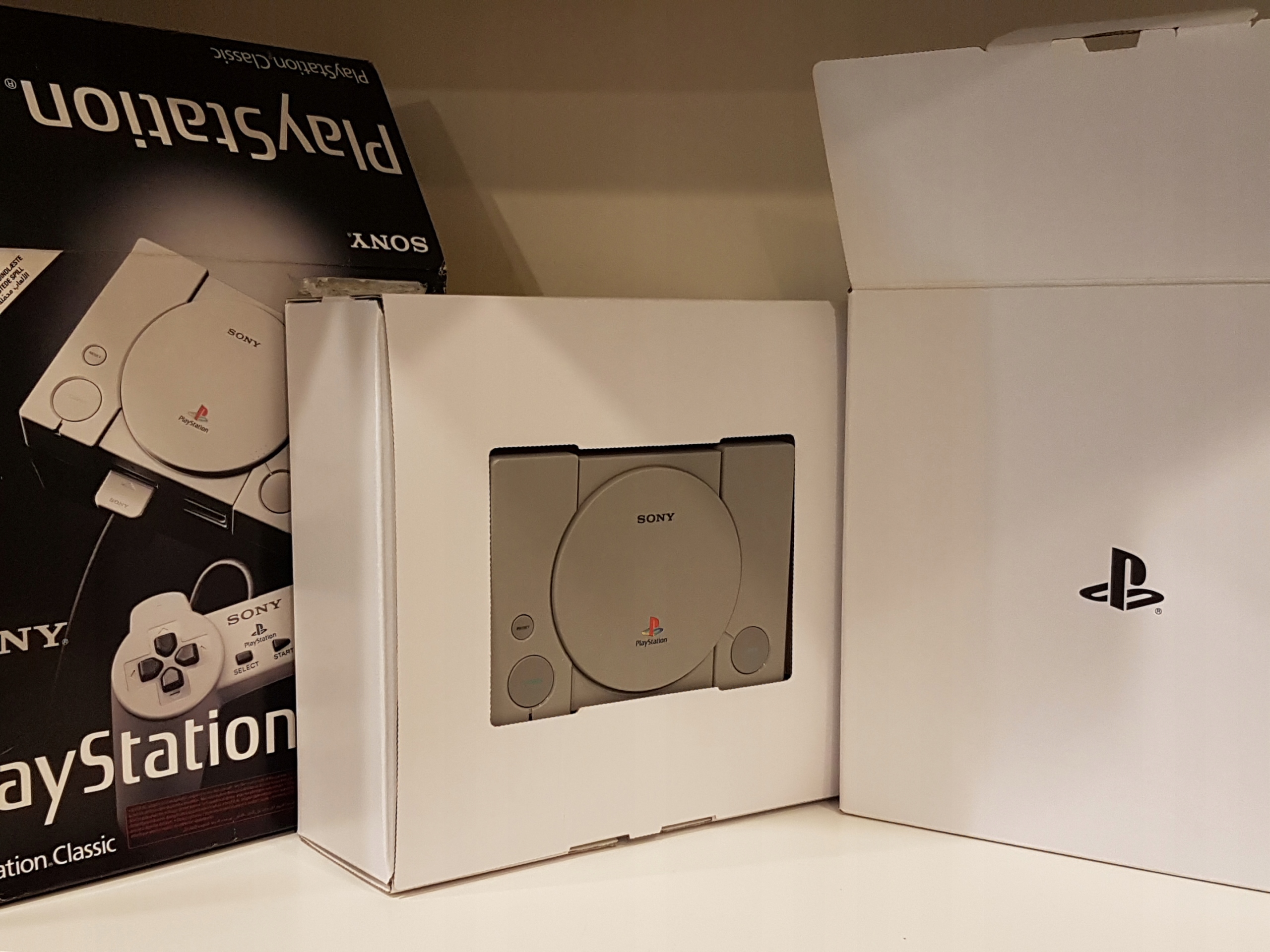 KONSOLA SONY PSX PLAYSTATION CLASSIC MINI + 2 PADY + 20 GIER Kod producenta SCPH-1000R