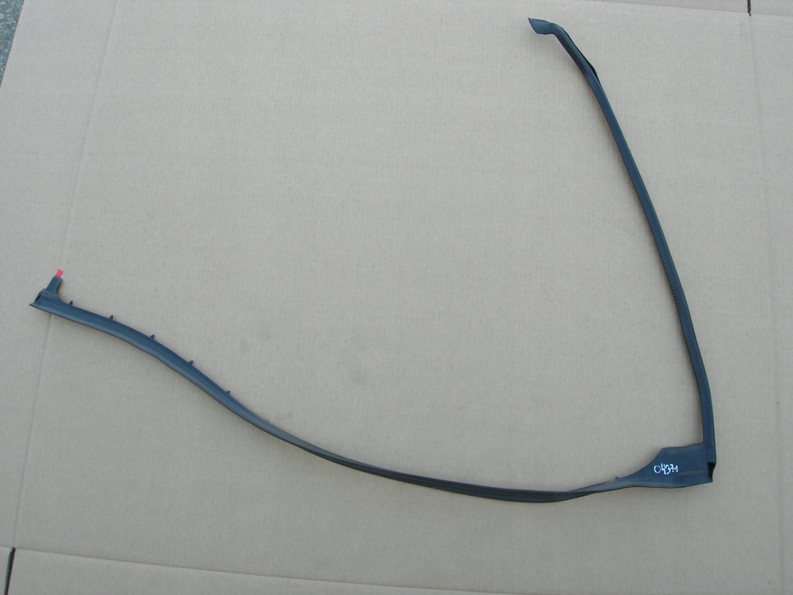 USZCZELKA DRZWI L PRZÓD AUDI A8 D4 4H0837717B NOWA