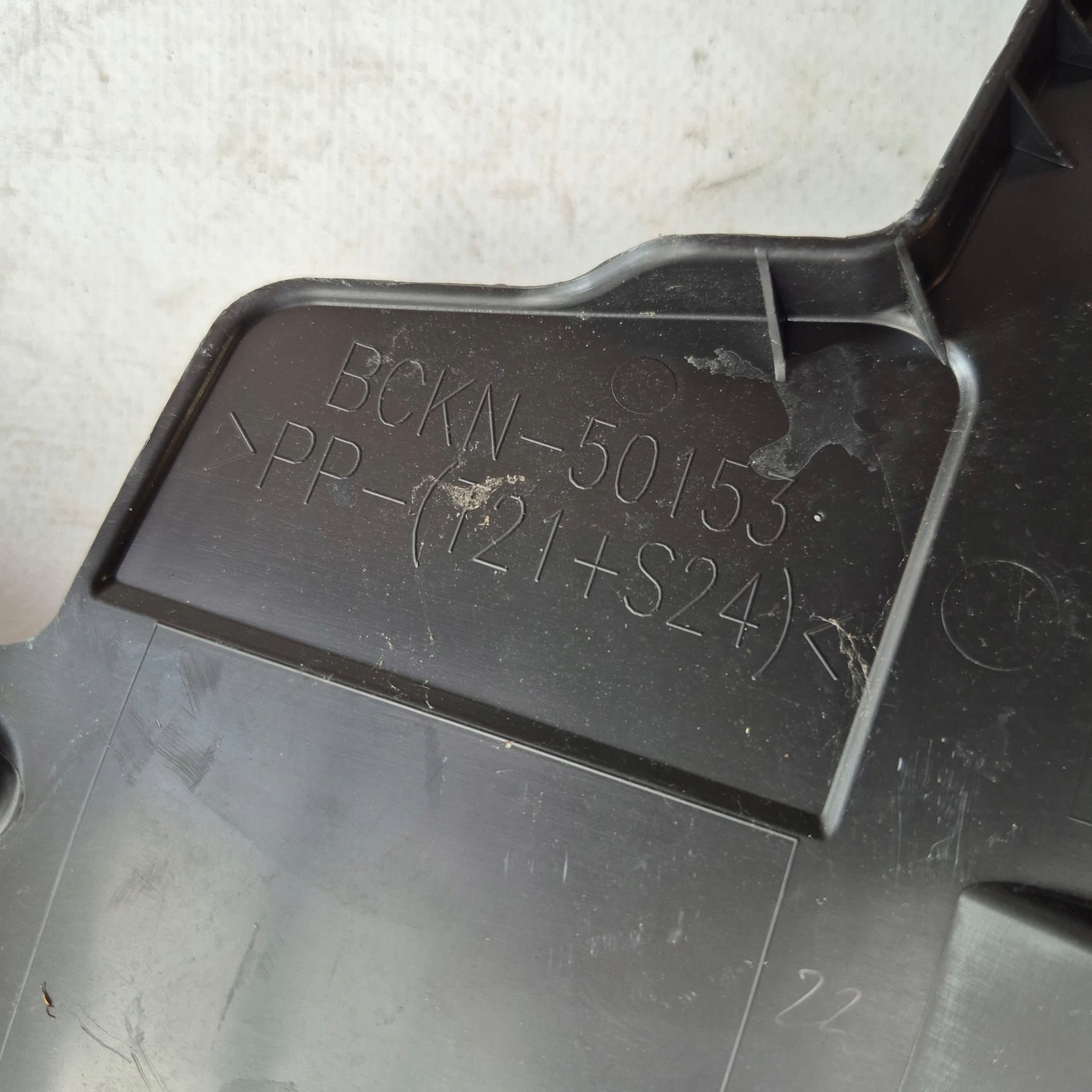 MAZDA 3 BP 19- support holder of a bumper left front BCKN-50153