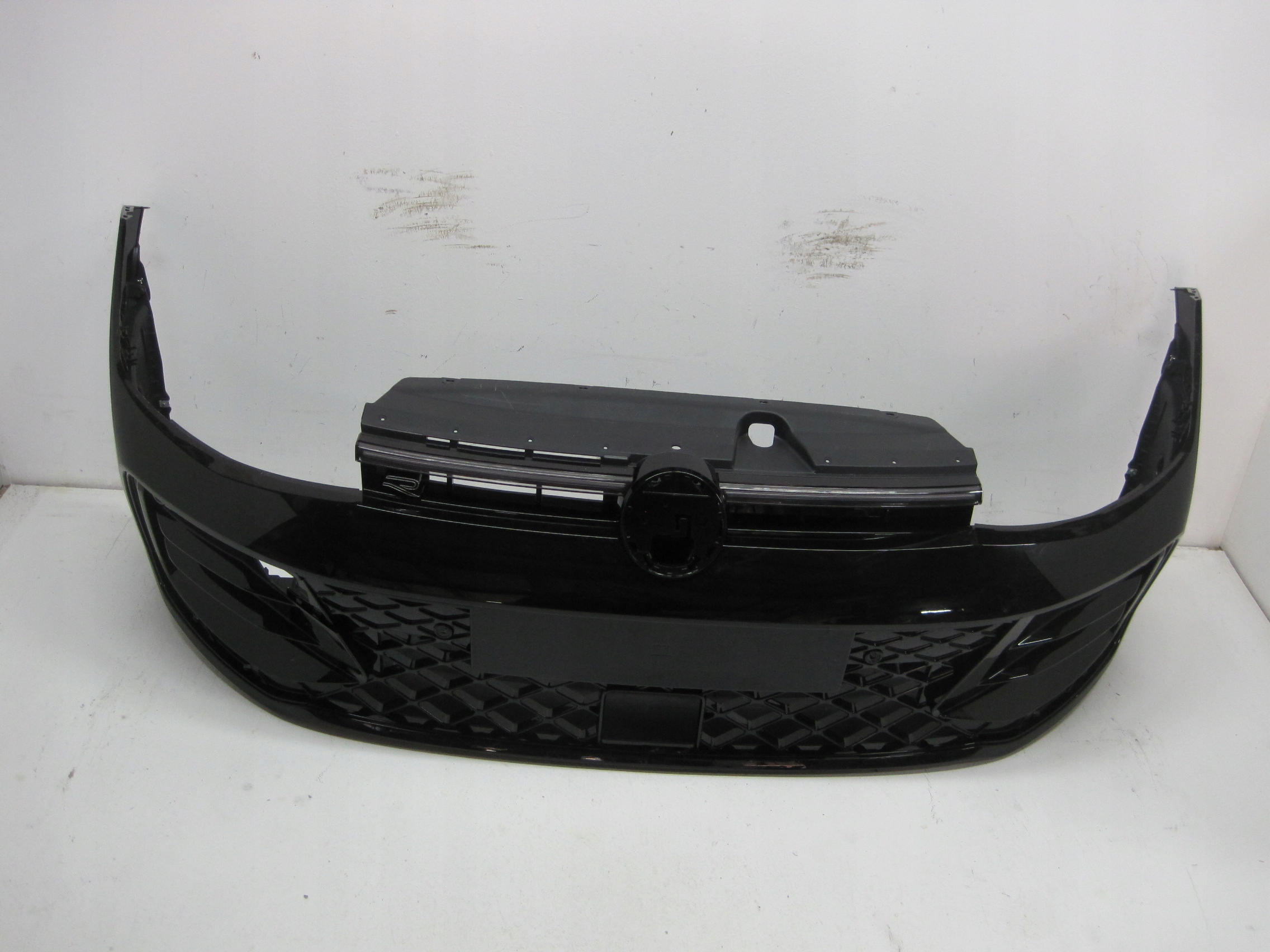bumper VW PASSAT B9 3J0 R-LINE LED below 6 PDC below RADAR front front