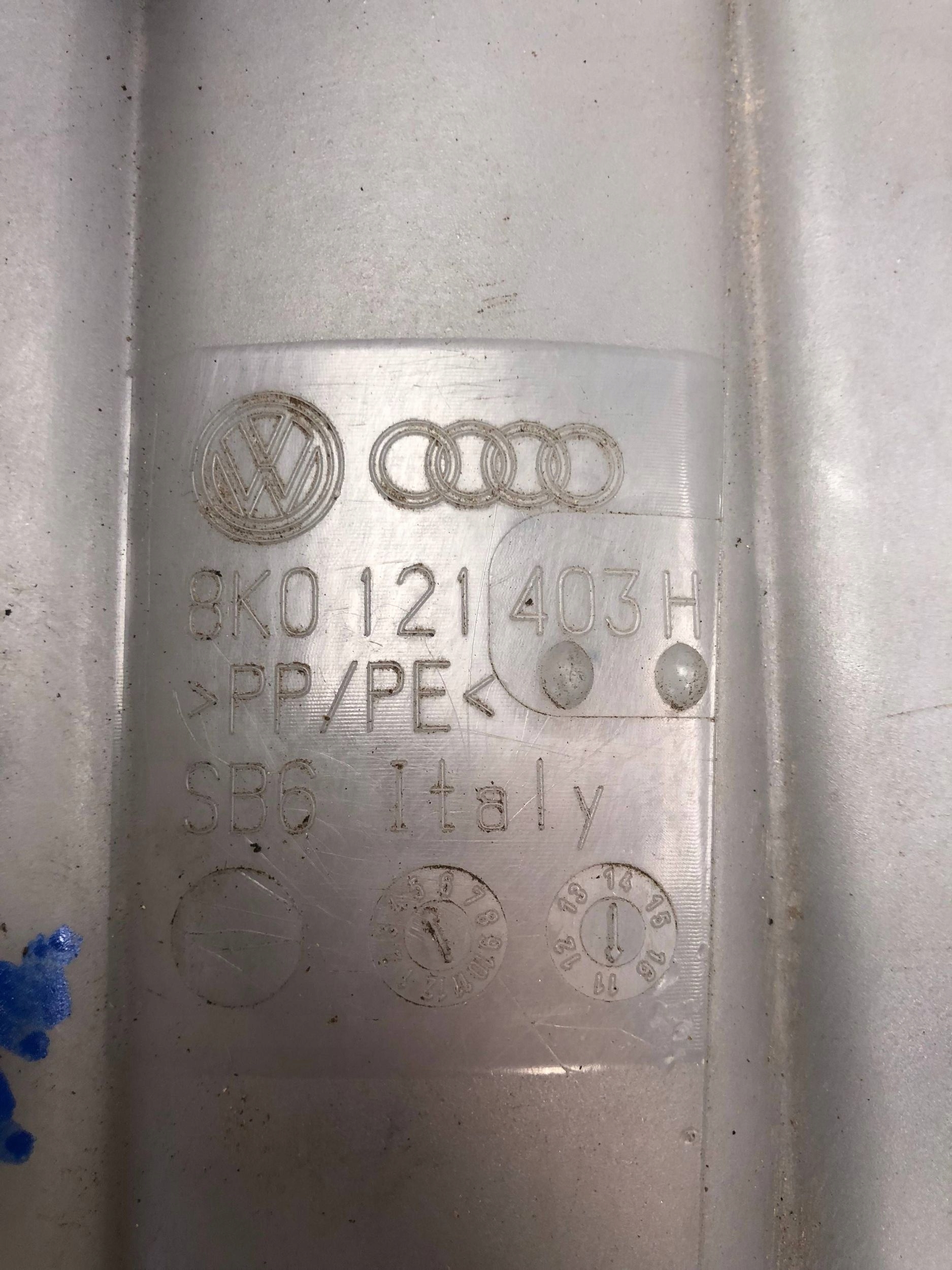 Réservoir eau AUDI A4 B8 8K0121403H