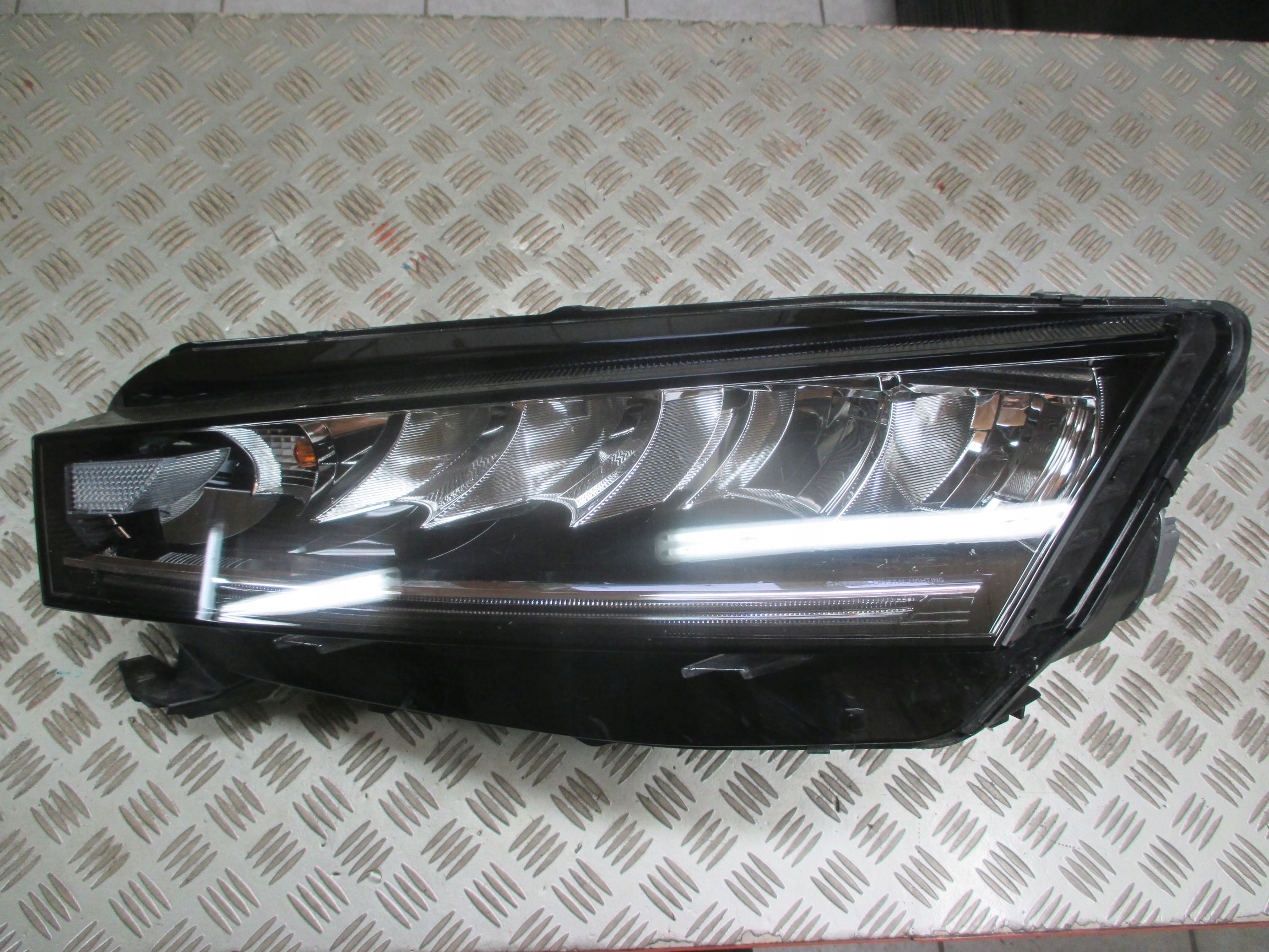 light left LED CRYSTAL SKODA OCTAVIA IV 2019R->