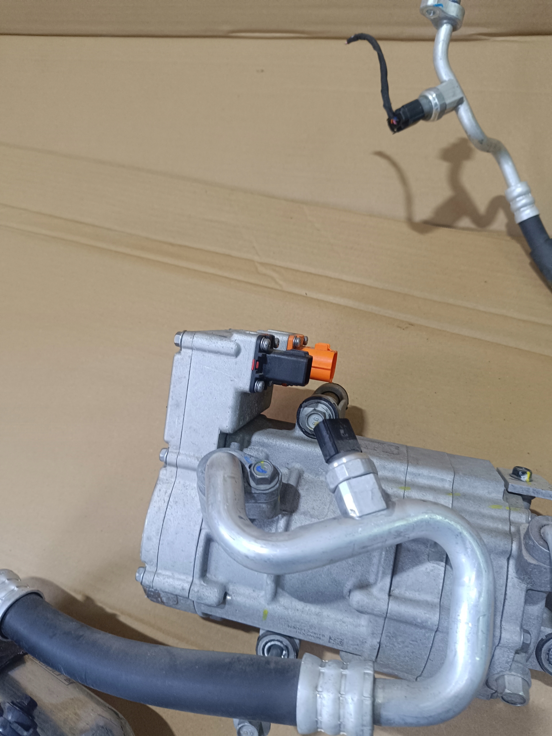 kia EV6 компрессор кондиционера 977E1-CV400