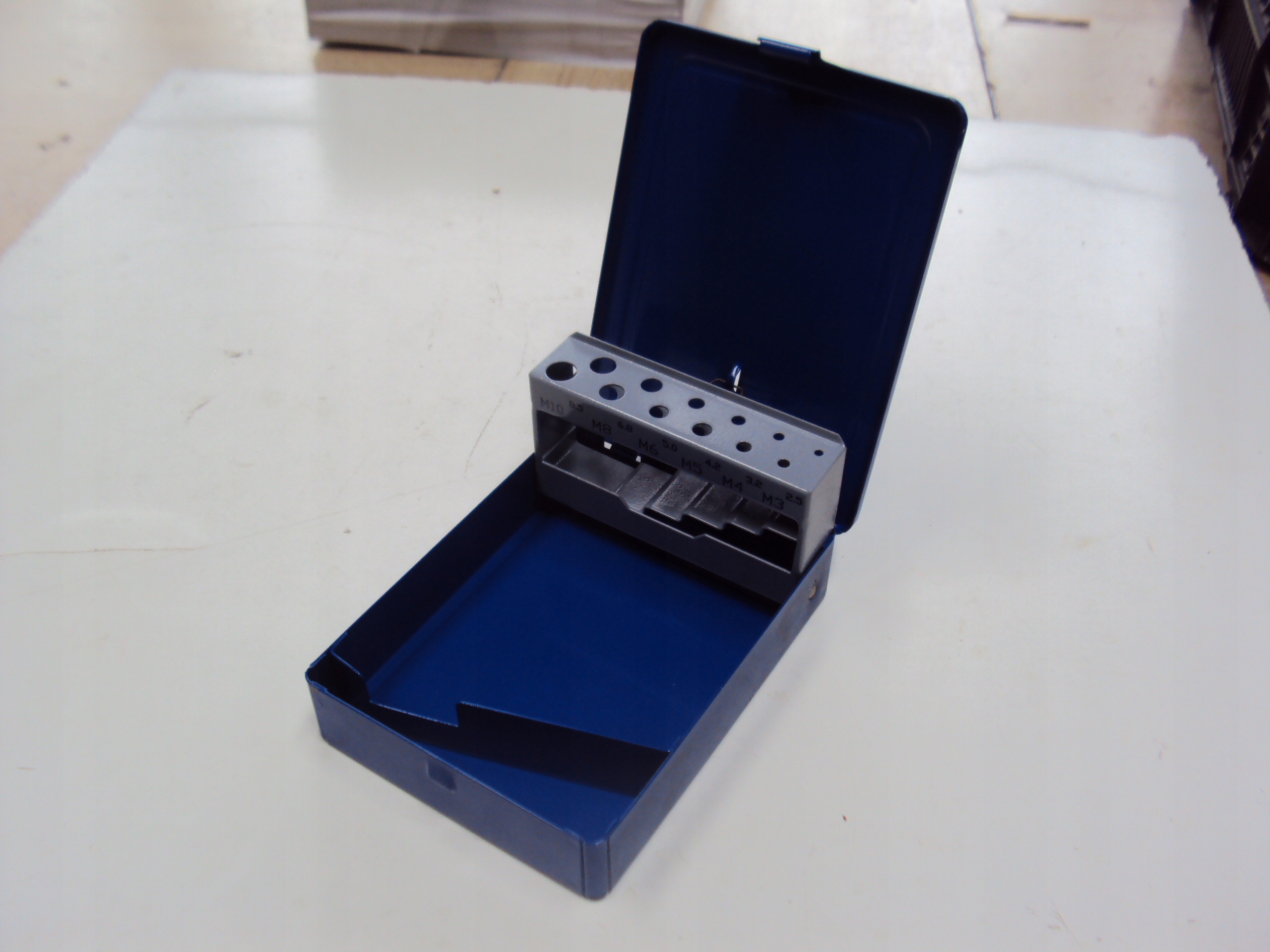 Zestaw gwintowników i wierteł Pudełko