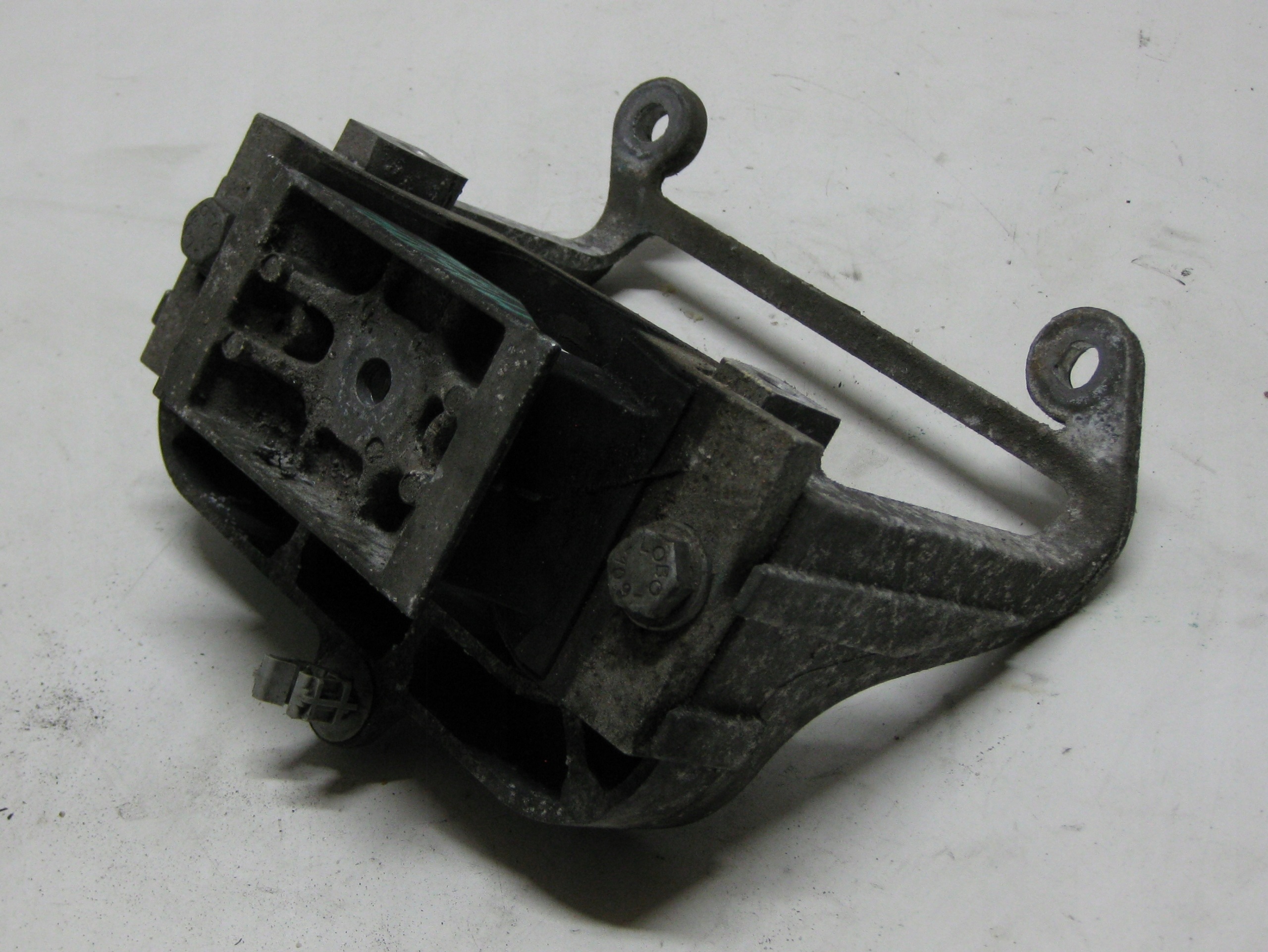 RENAULT MASTER III LIFT engine mount 8200676857