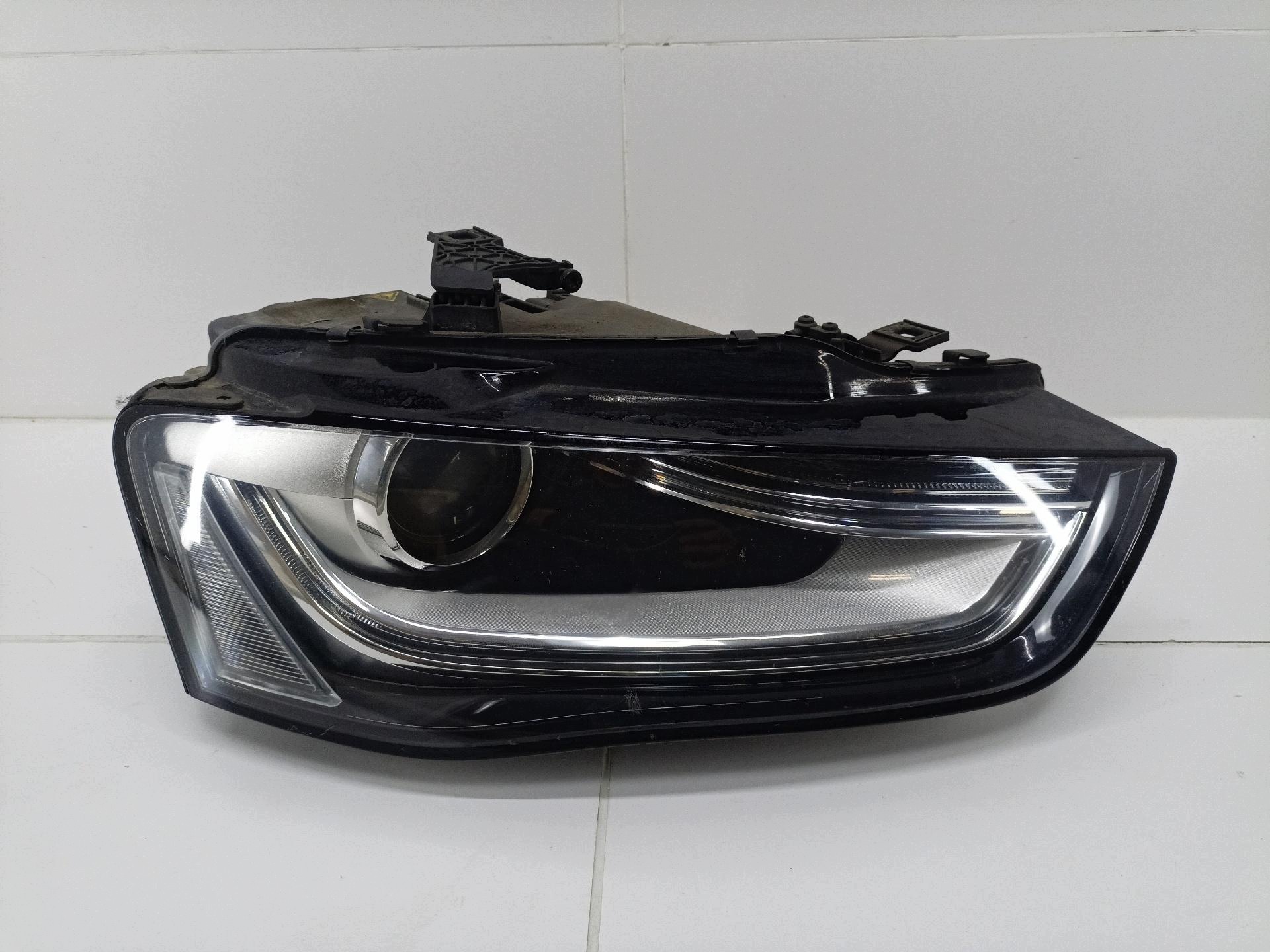 light front right side Audi A4 B8 facelift 2012 8K0941006