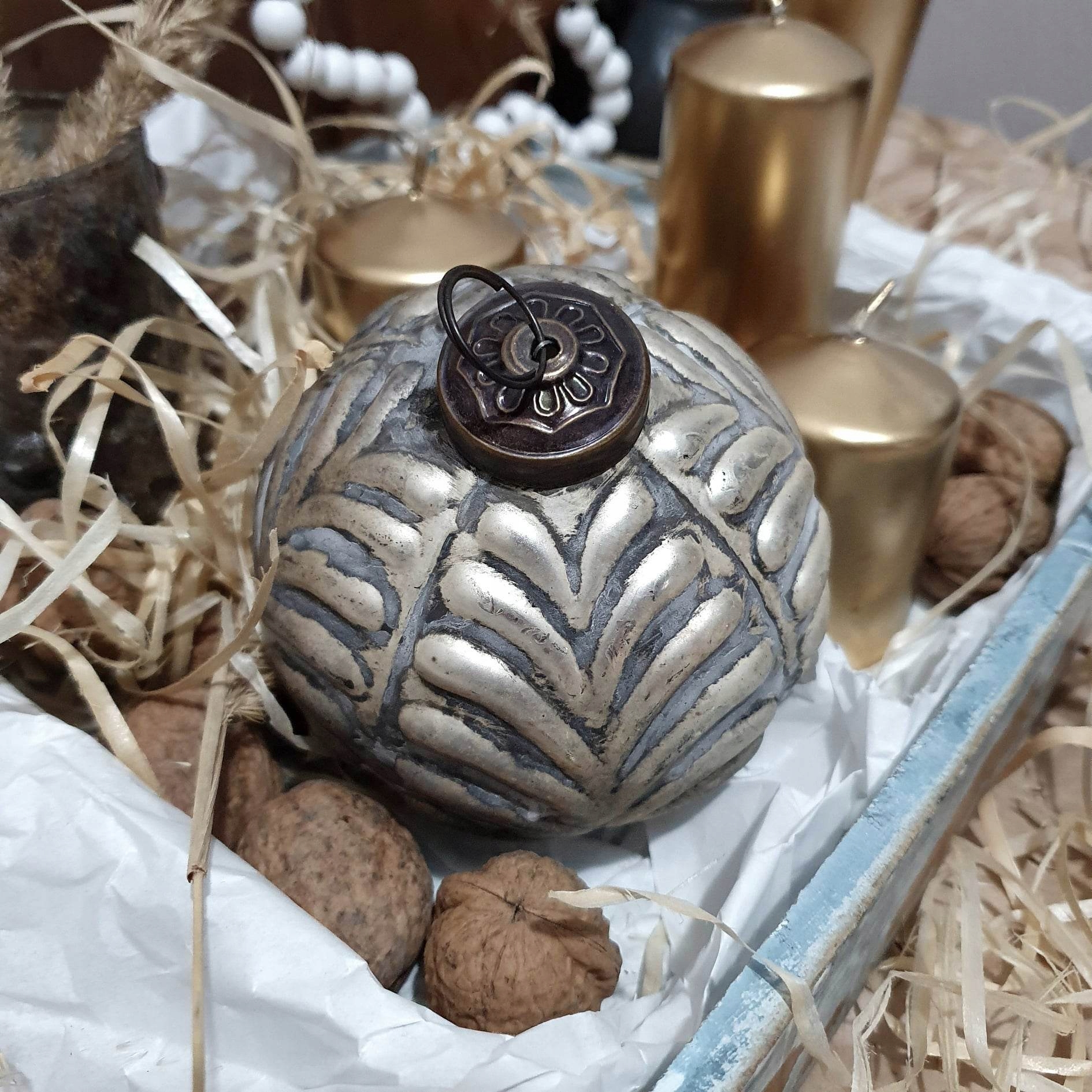 

Bombka Bosco 9B złota 10cm rustykalna Belldeco