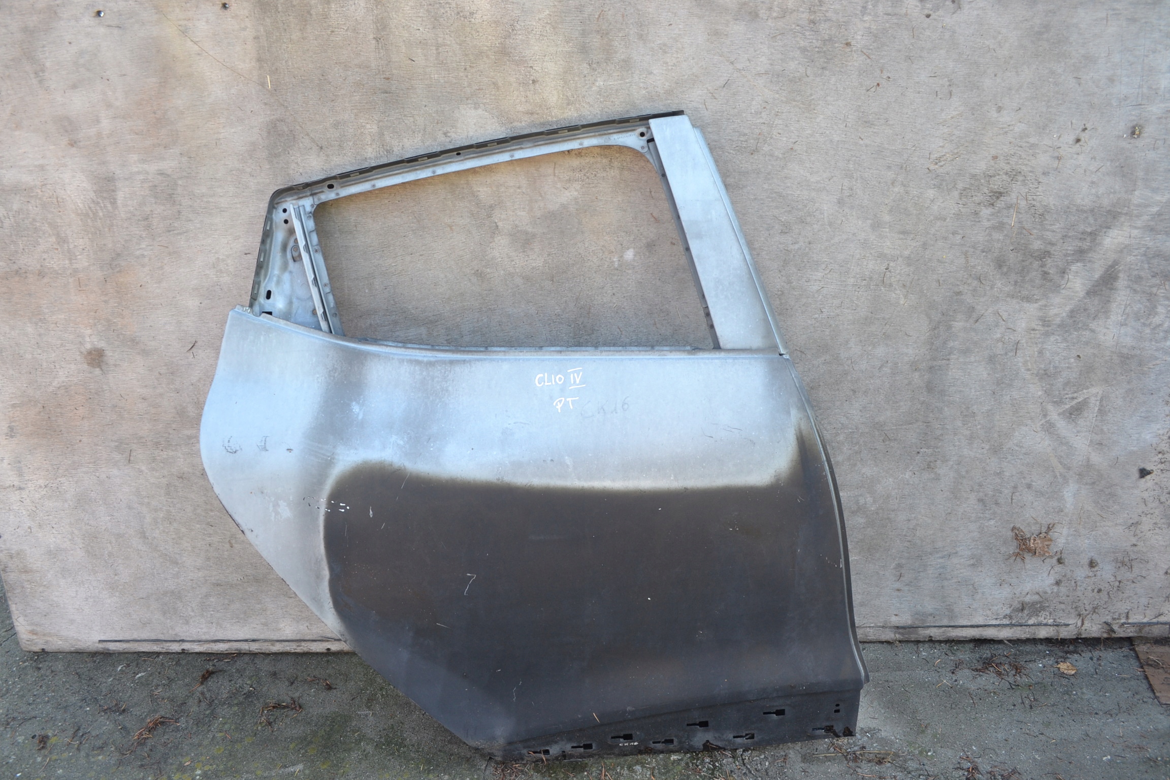 door right rear. right rear part RENAULT CLIO IV 4 HB