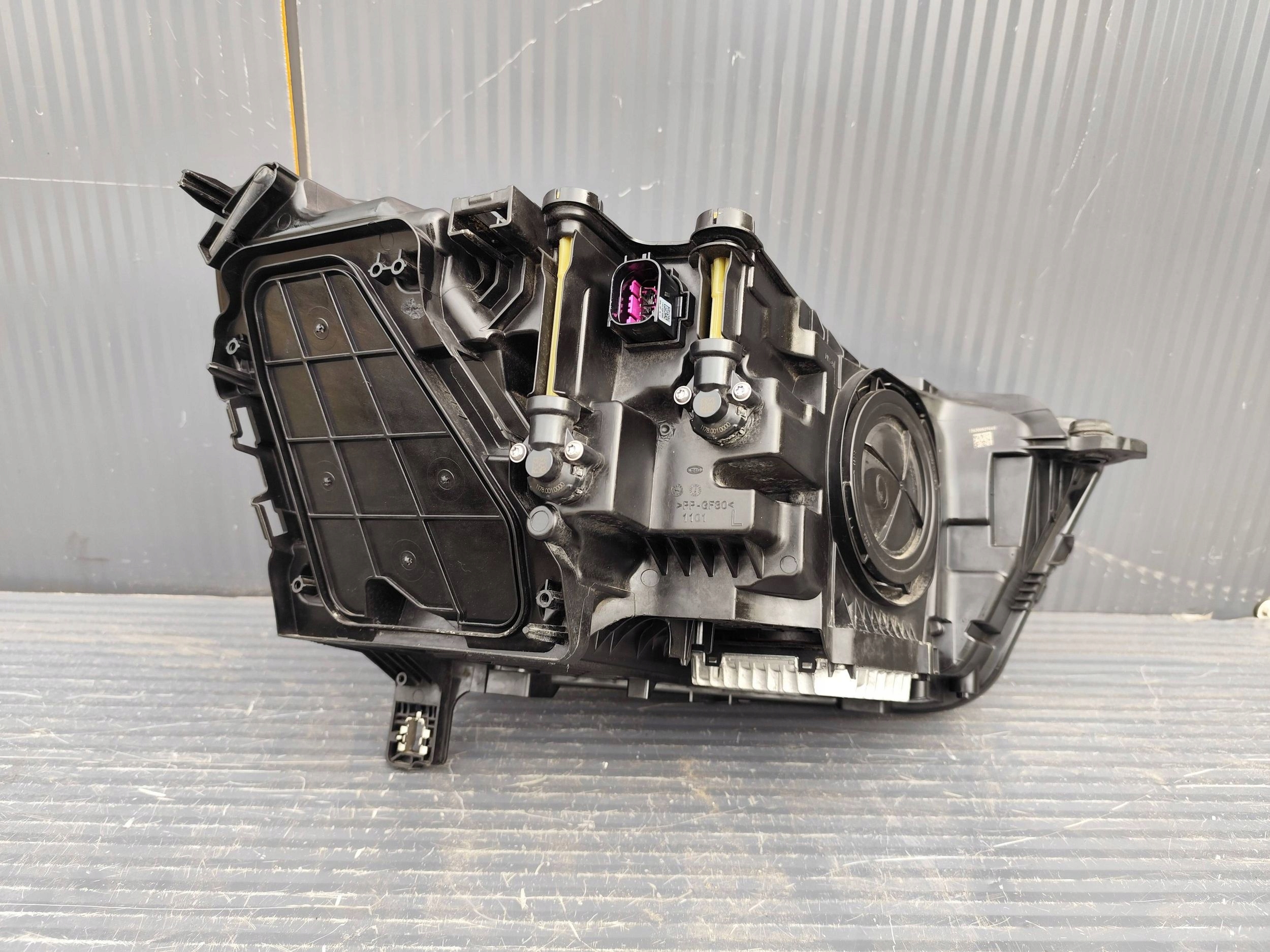 AUDI Q3 II 83A Feux phare Avant Gauche Complète 83A941011