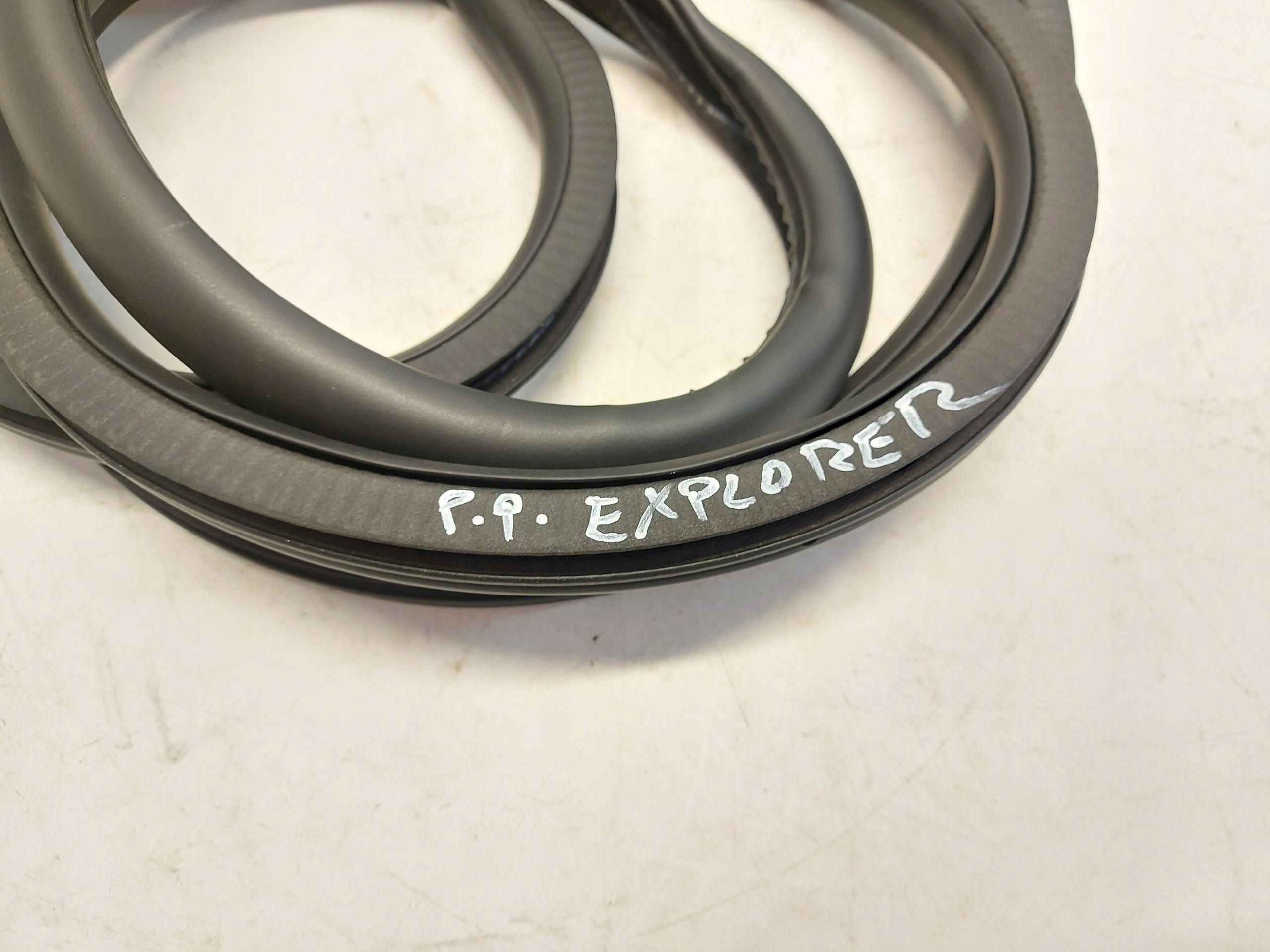 Ford Explorer VII R2KB gasket door front right