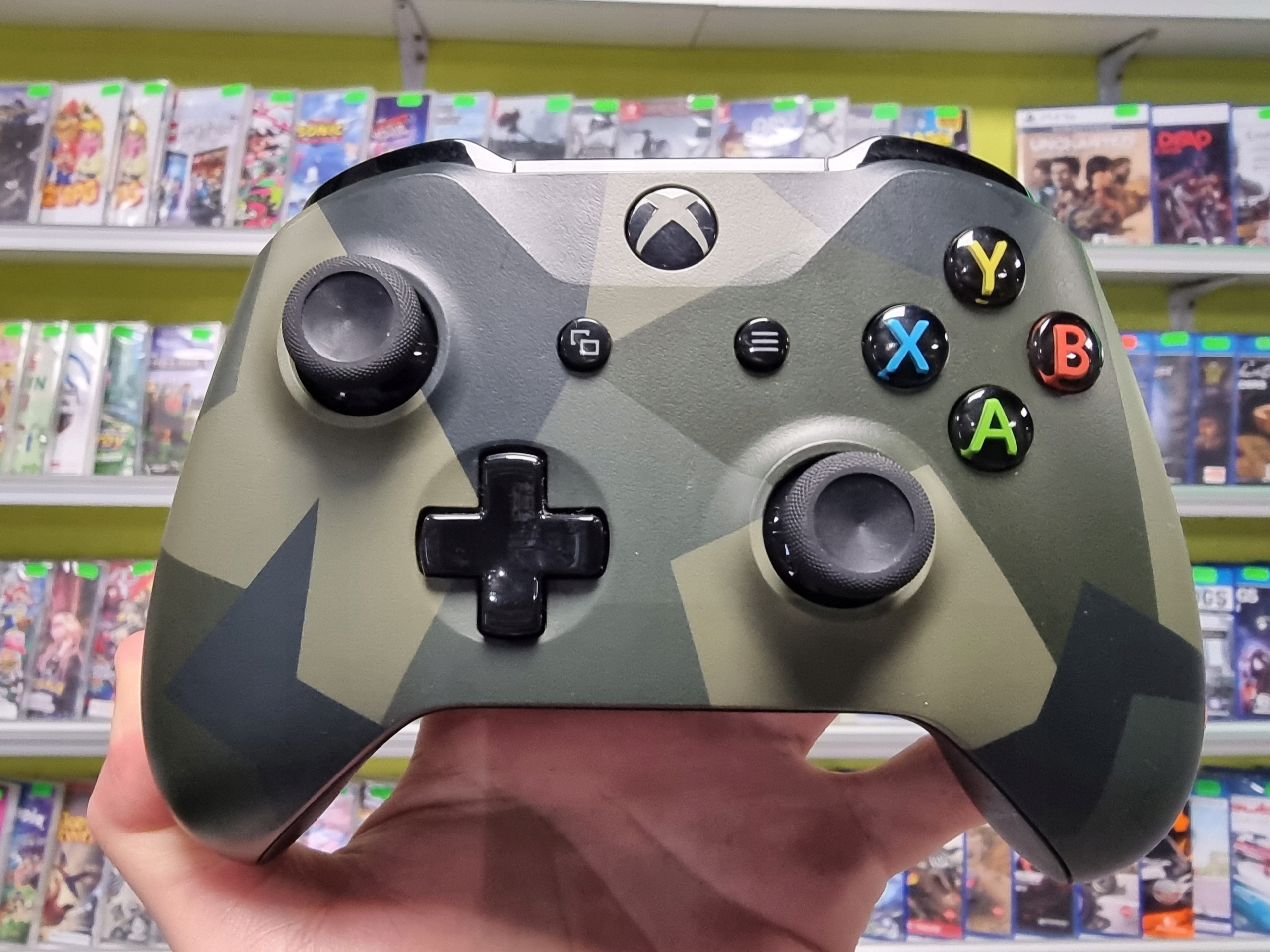 14. PAD KONTROLER XBOX ONE SERIES S X PC ARMED FORCES II MORO LIMITOWANY EAN (GTIN) 889842251272