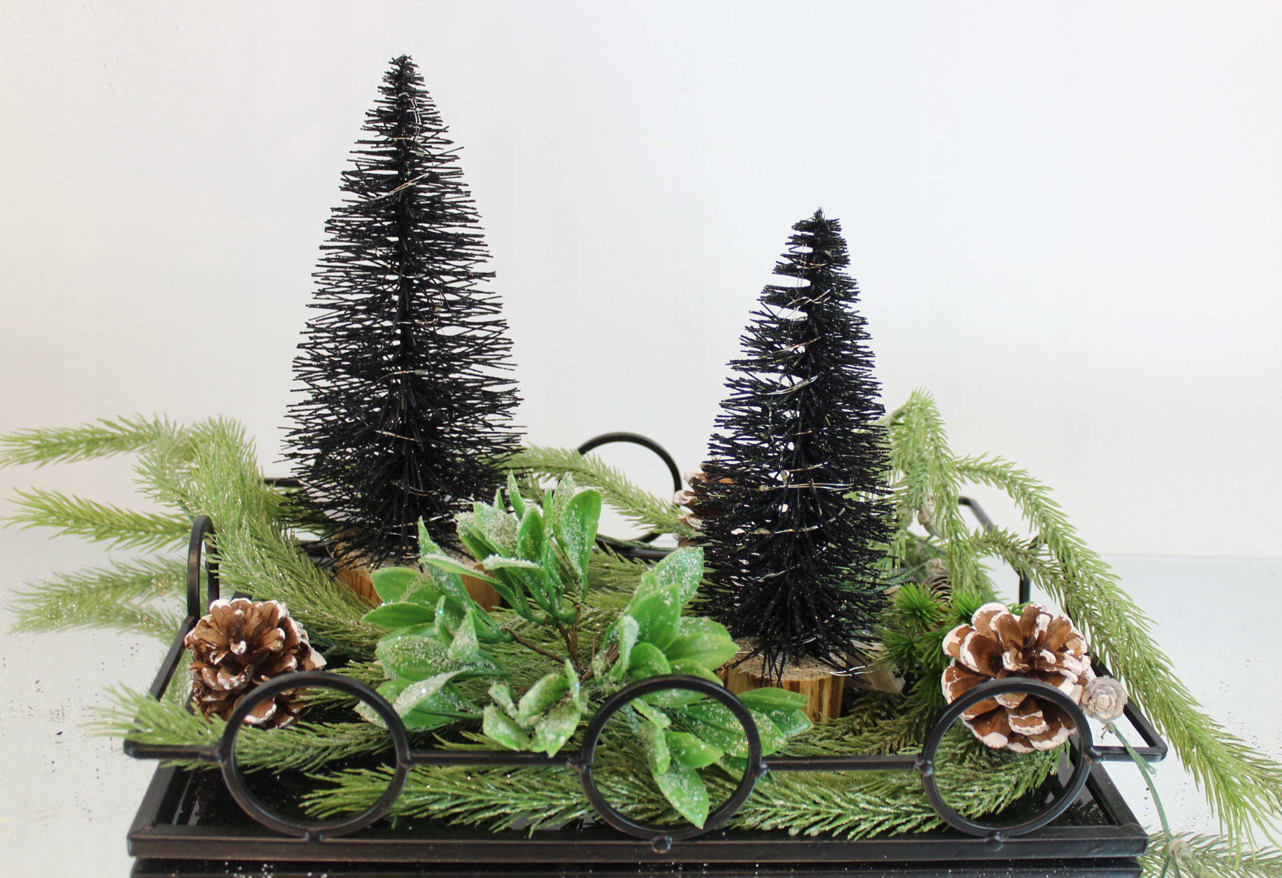 Mini choinka na pieńku z oświetleniem LED 20 cm cz Marka DEcodomi