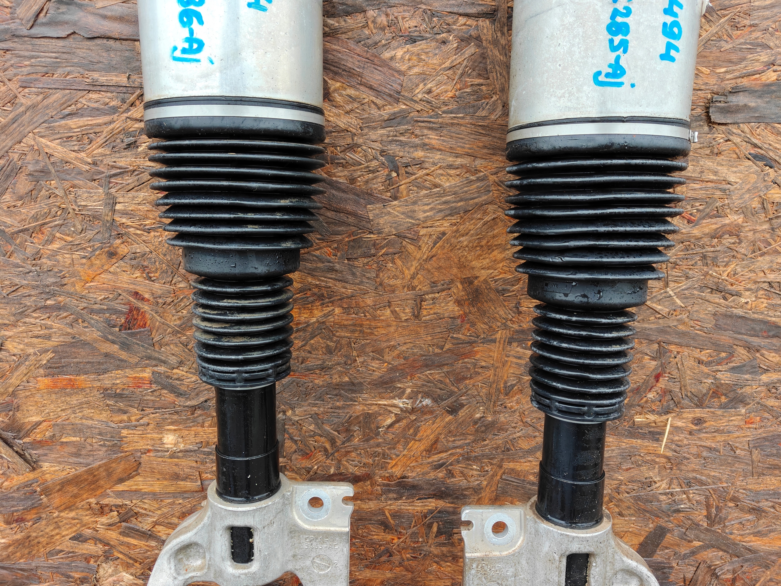 shock absorber front left front RANGE ROVER SPORT L494 DPLA-3C286-AJ
