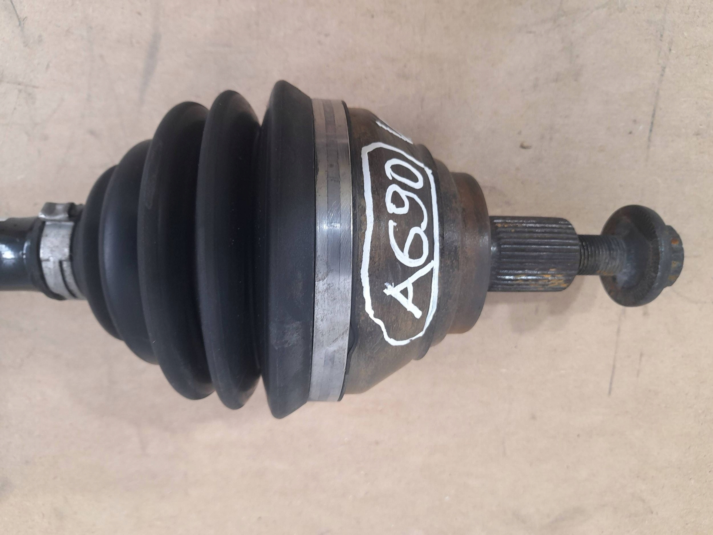 Volkswagen Tiguan 5N semi-axis front left 5N0407761Q (A690)
