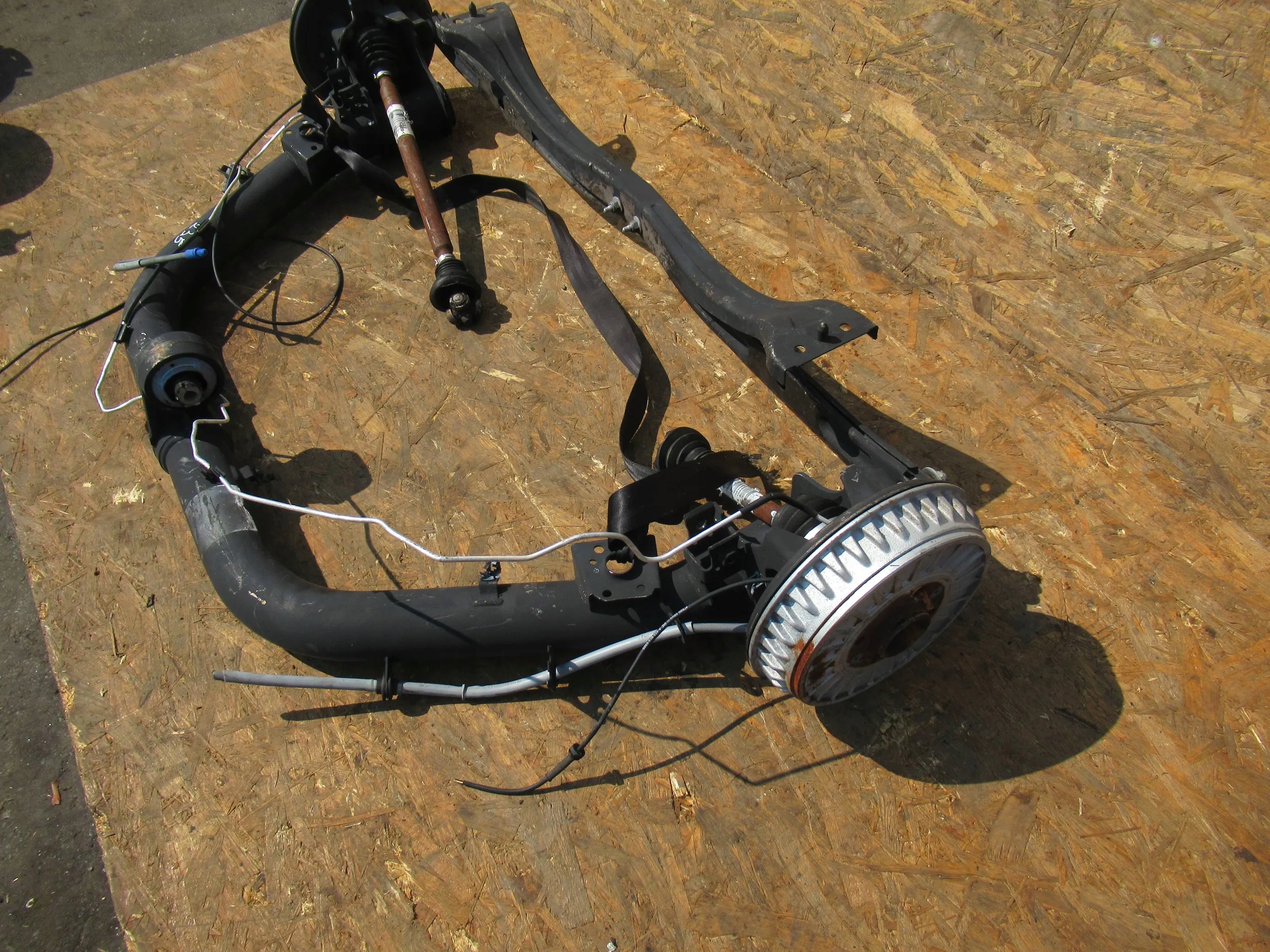 Oś tył Renault Twingo III Numer katalogowy części AVN6401