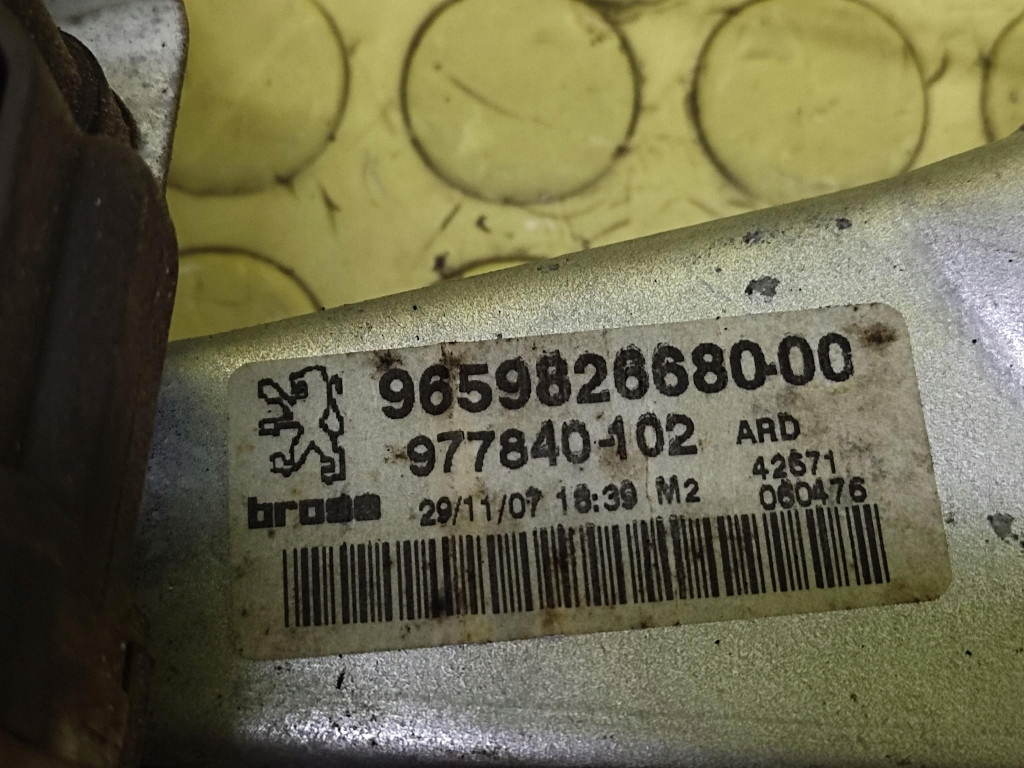 PEUGEOT 308 window regulator right rear part
