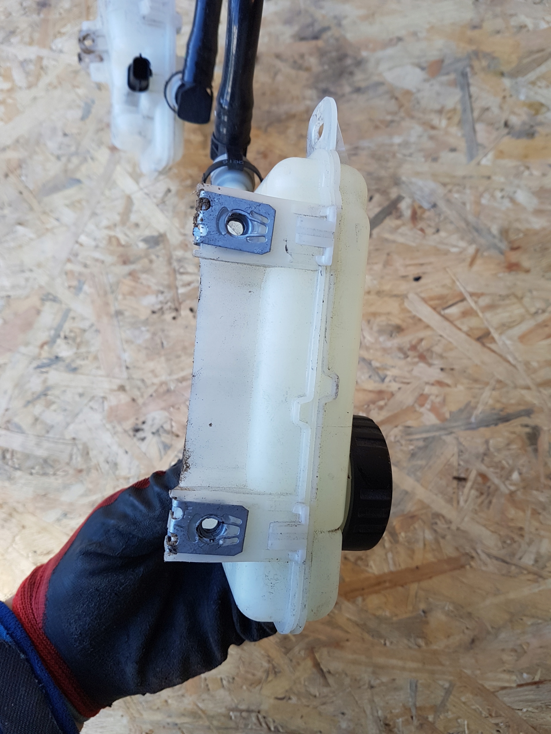 opel Vivaro III бачок