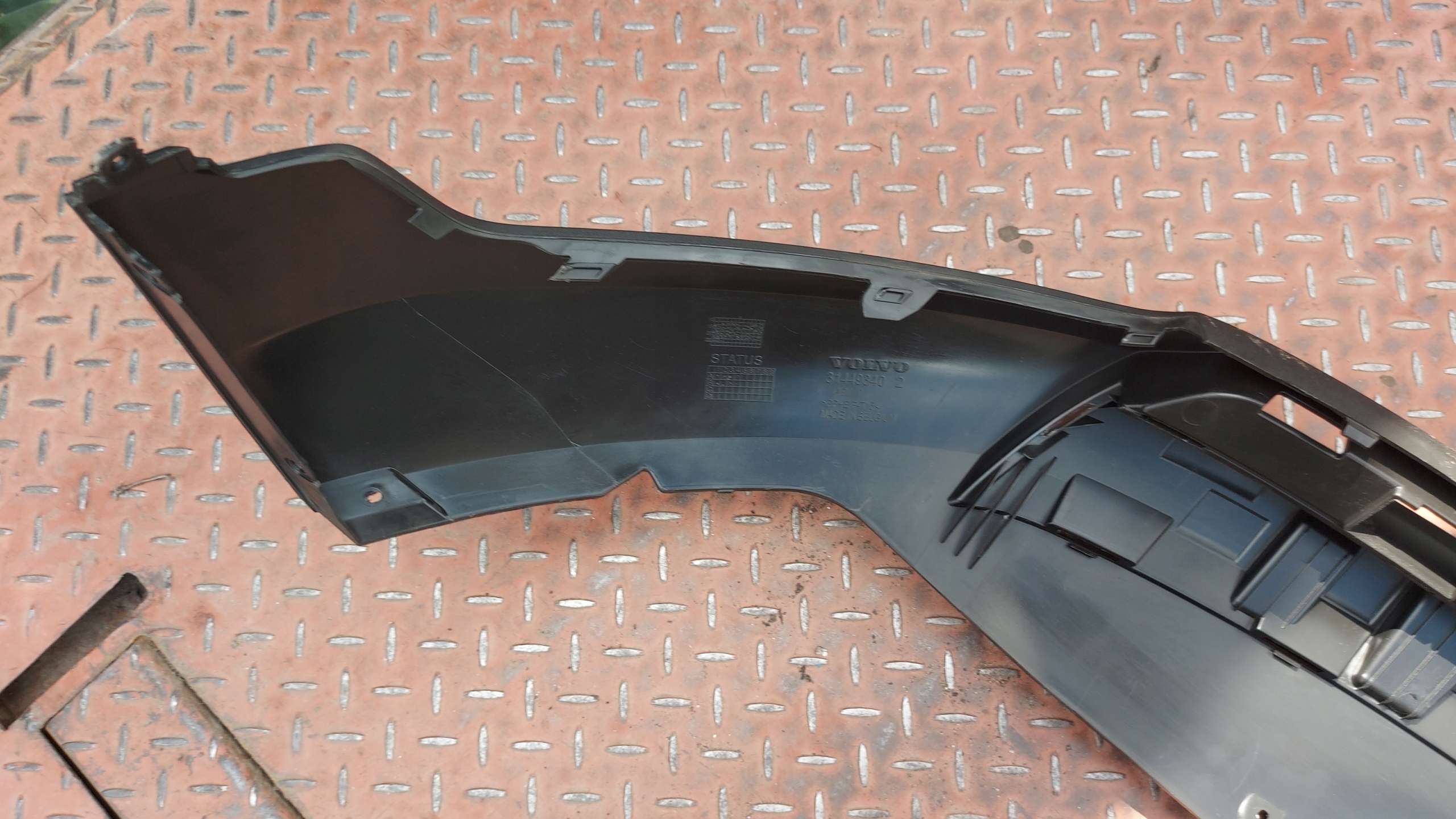 accessories spoiler of a bumper front front VOLVO XC40 17