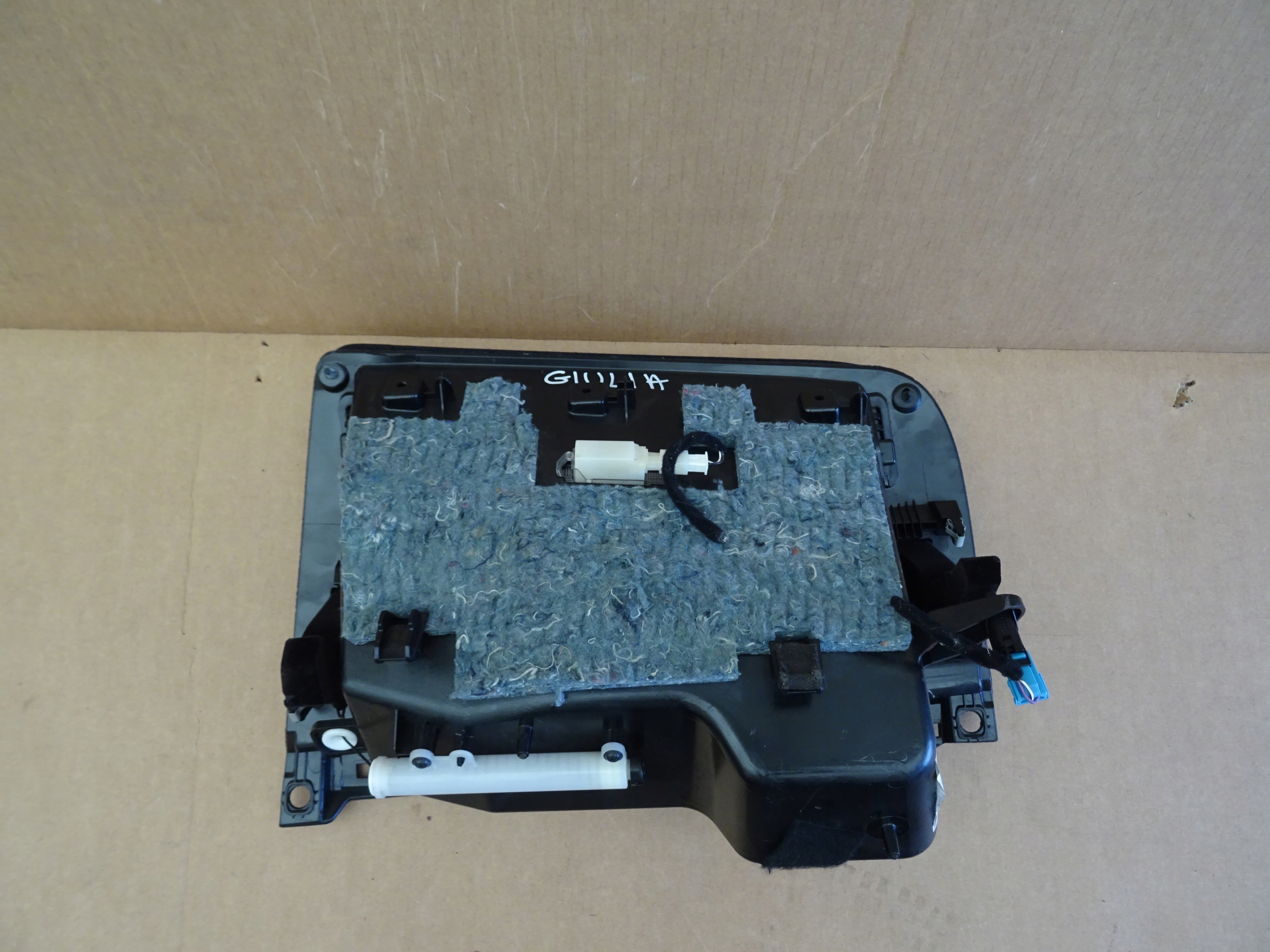 ALFA ROMEO GIULIA бардачок