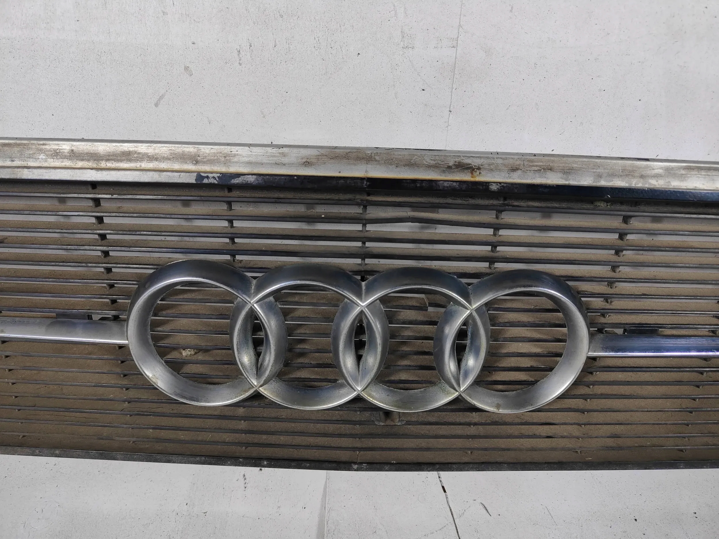 Audi 80 B1 1972- Grill Atrapa Chłodnicy Oryginał Rarytas Pojedyncza Lampa Numer katalogowy części 823853655