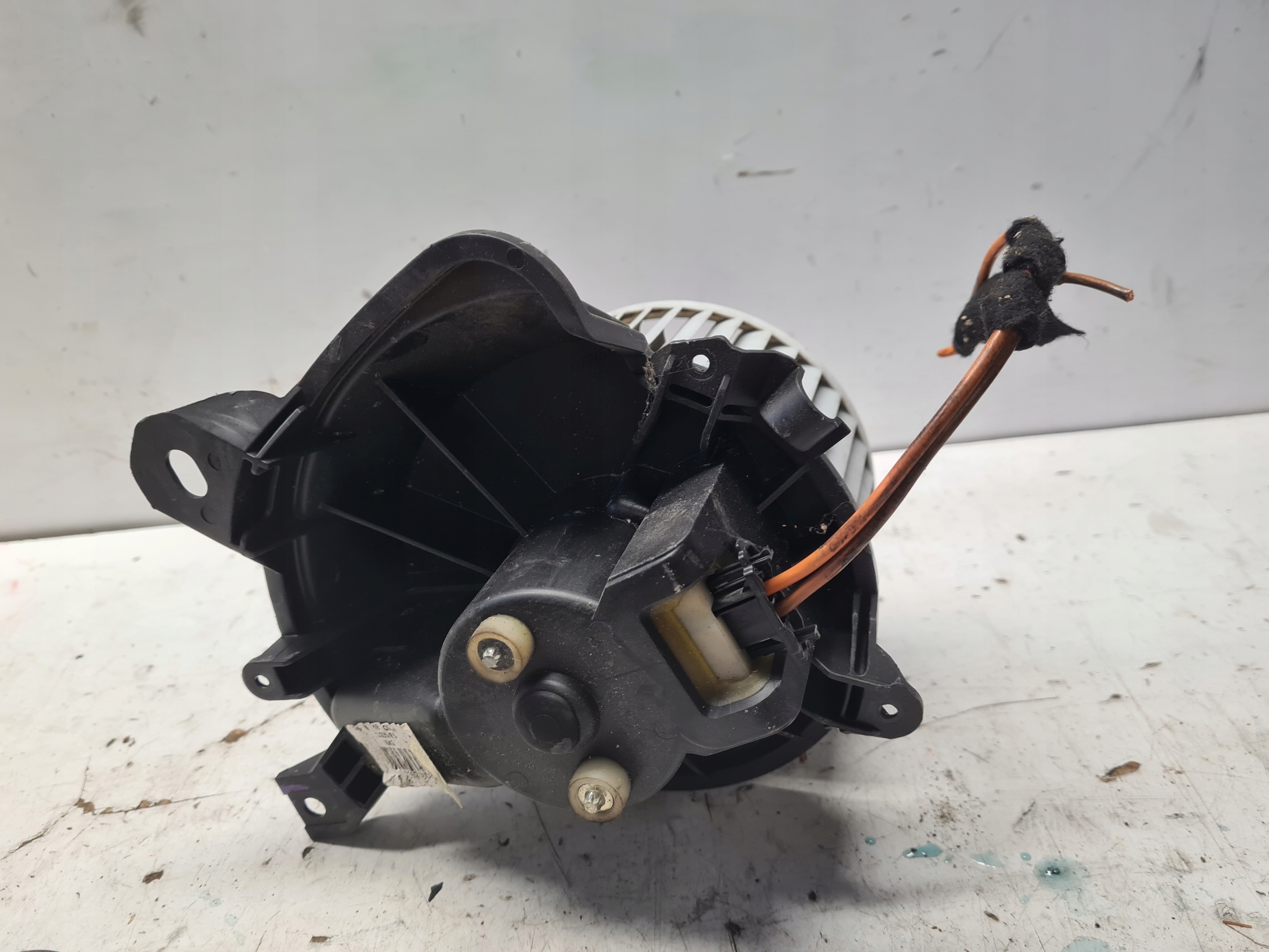 OPEL CORSA D tOPENÍ ventilátor topení 13335075