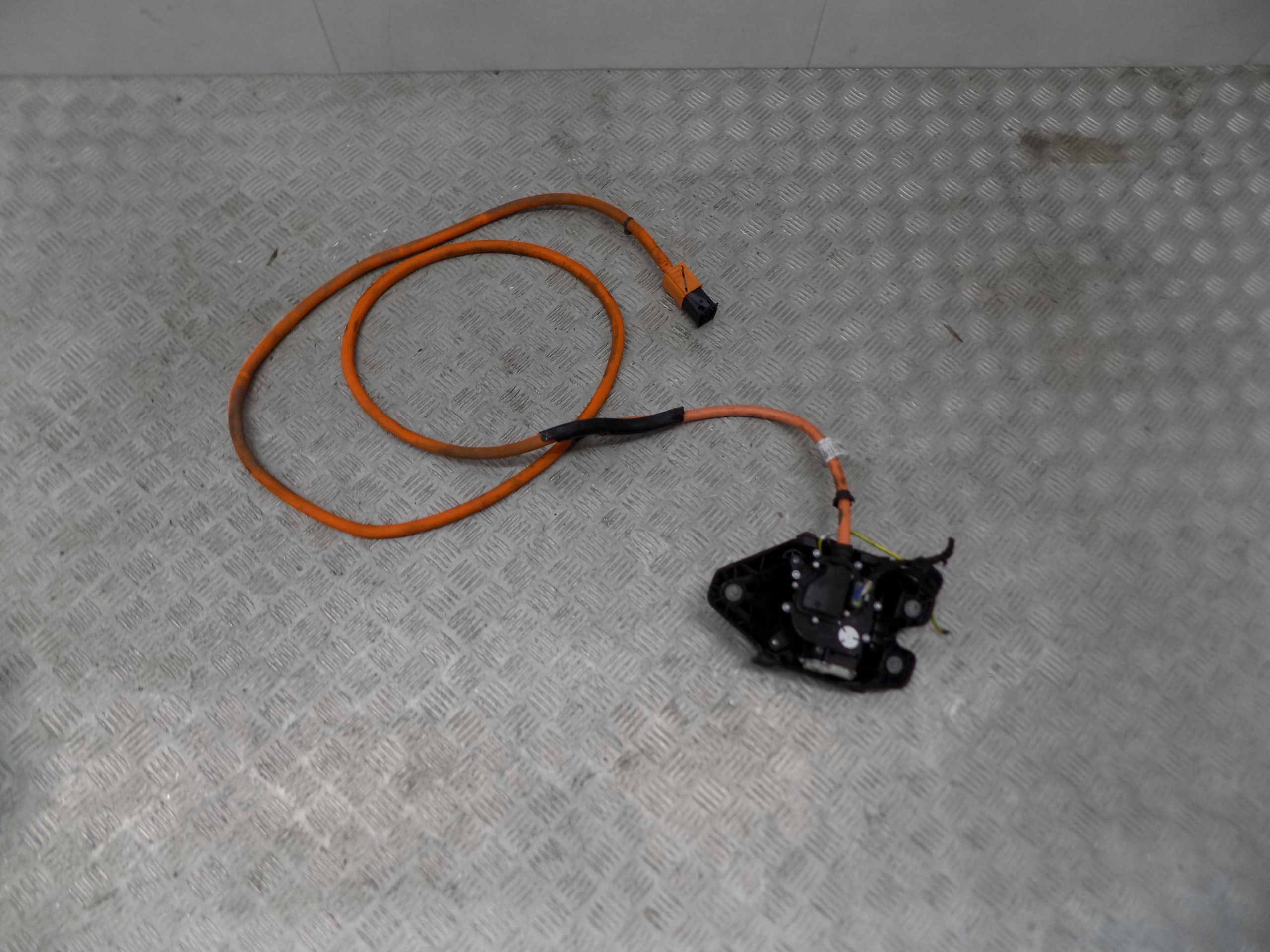 BMW U06 adapter LADOWANIA wiring 5A60026