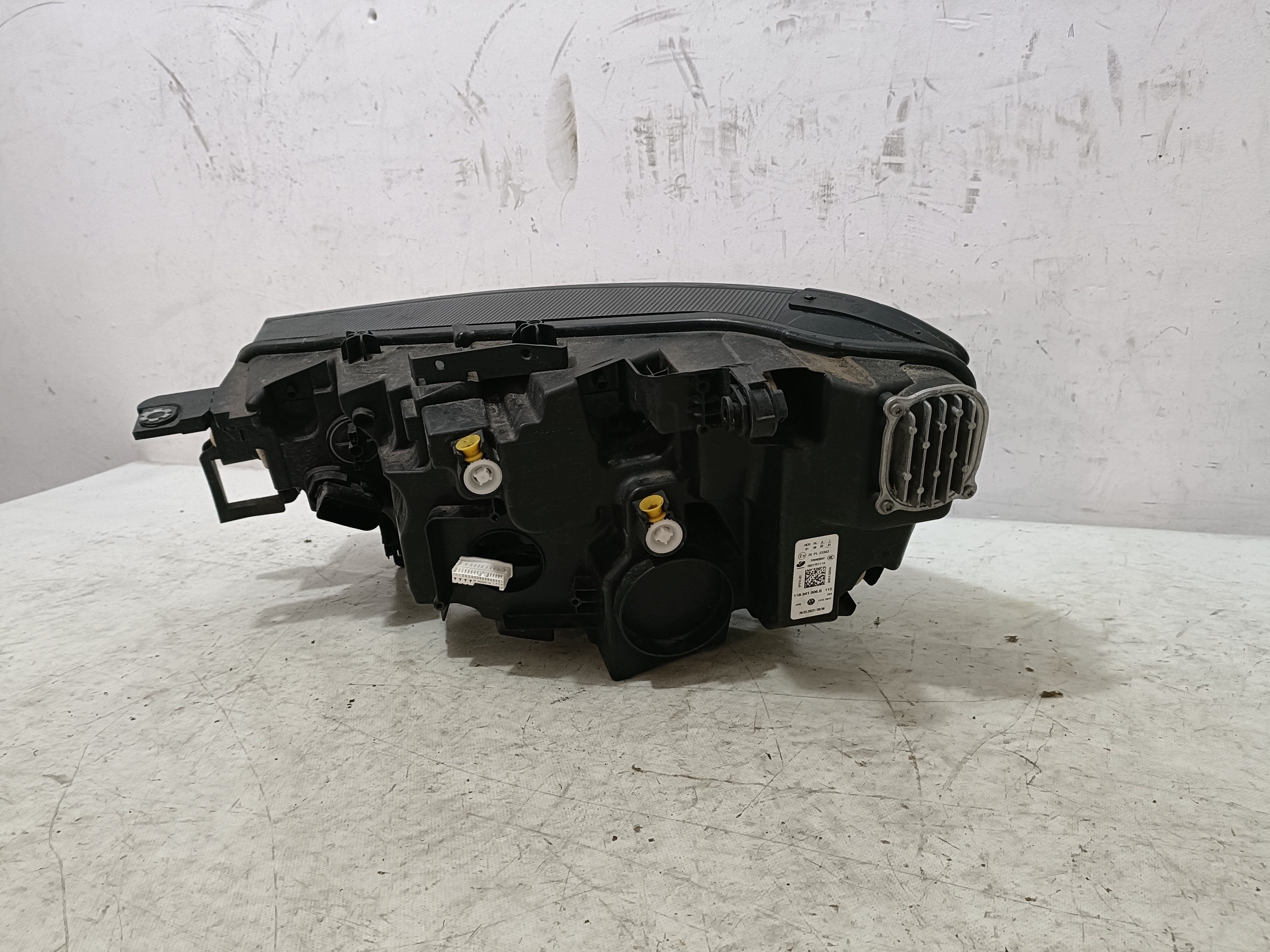 VOLKSWAGEN ID.4 ID4 ID.5 ID5 20- light right front FULL LED 11B941006B