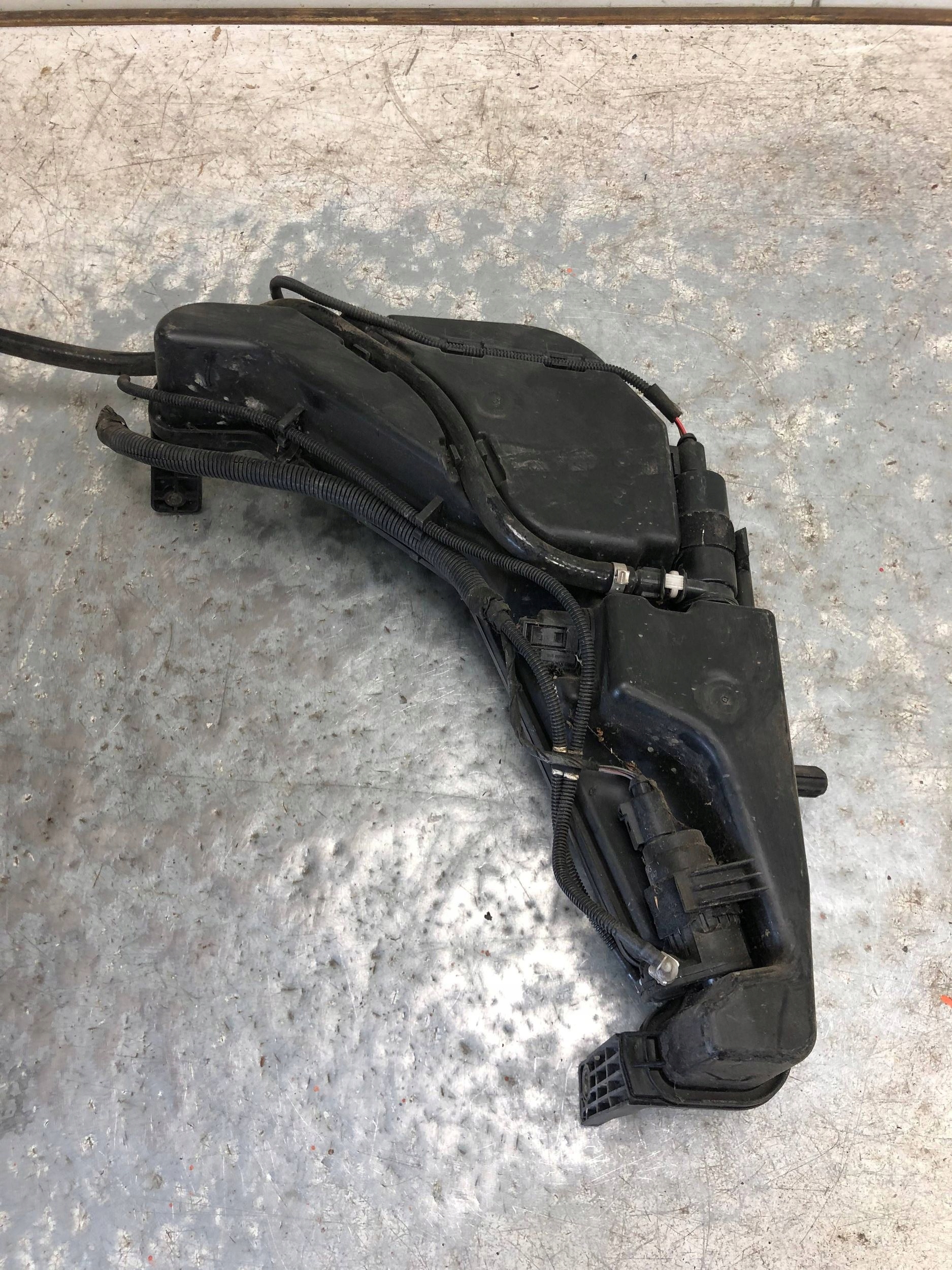 washer fluid tank AUDI Q5 8R0955453B