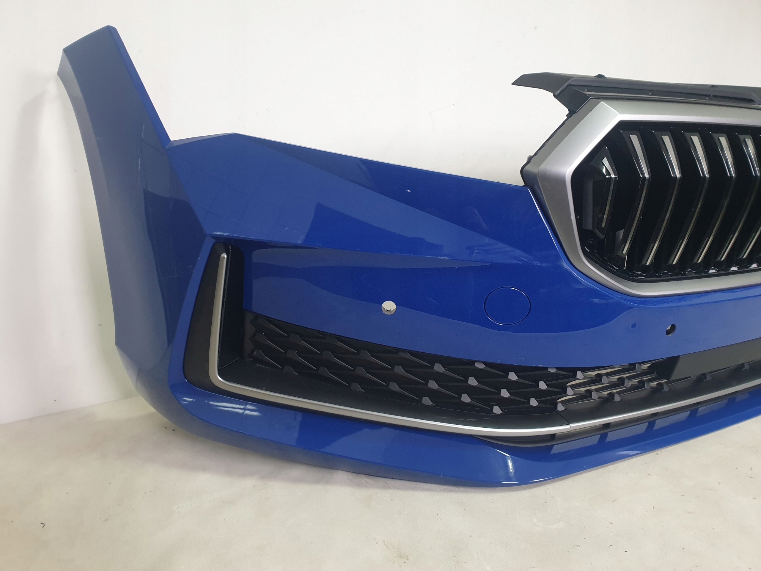 SKODA SUPERB IV 3P0 23-> bumper front front 4 x PDC cover 3P0807221