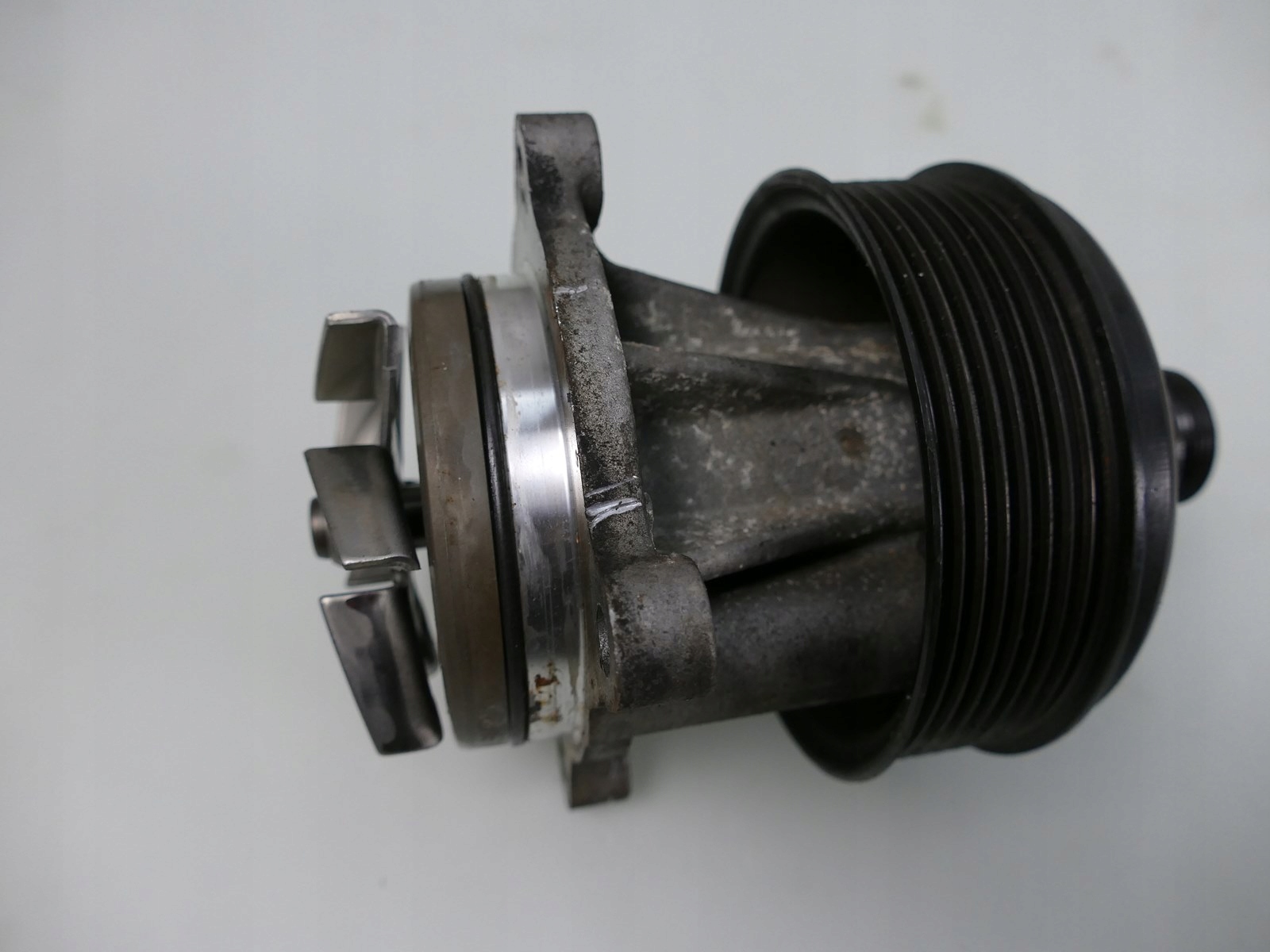 RANGE ROVER SPORT L320 L322 3.6 D water pump wheel