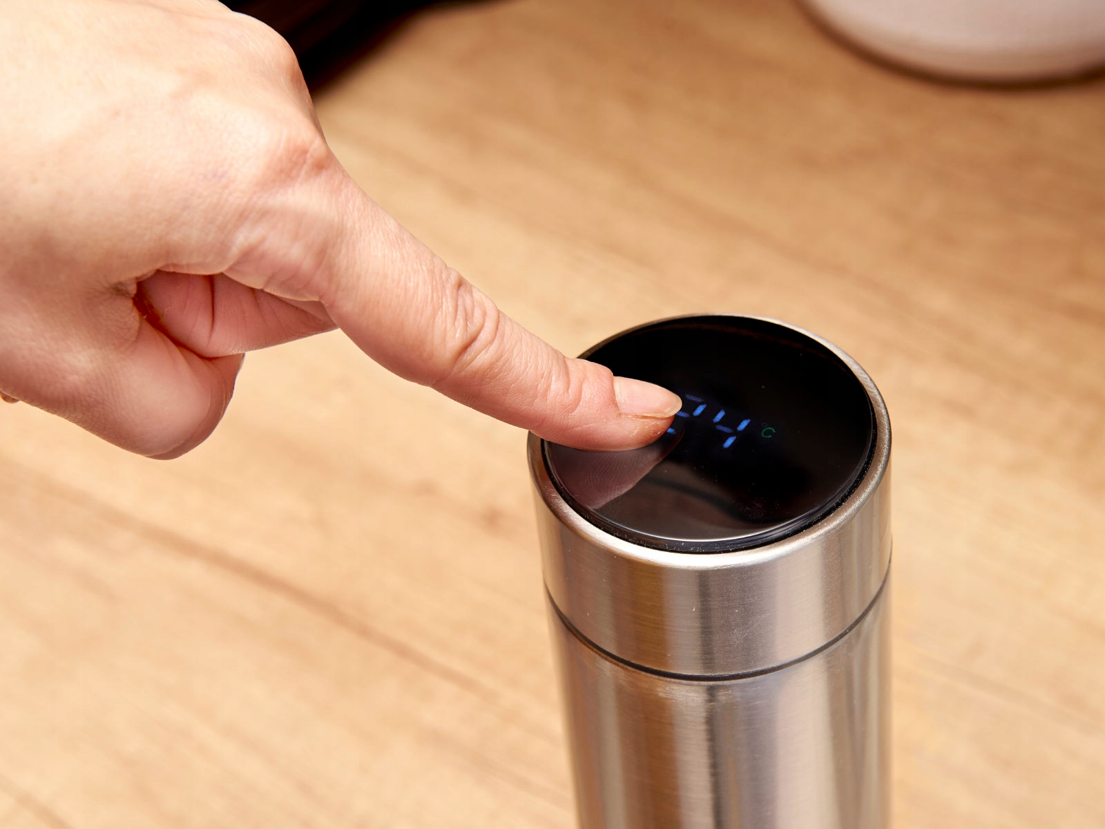 Kubek bidon termiczny termos smart LED 500ml srebrny Pojemność 0.5 l