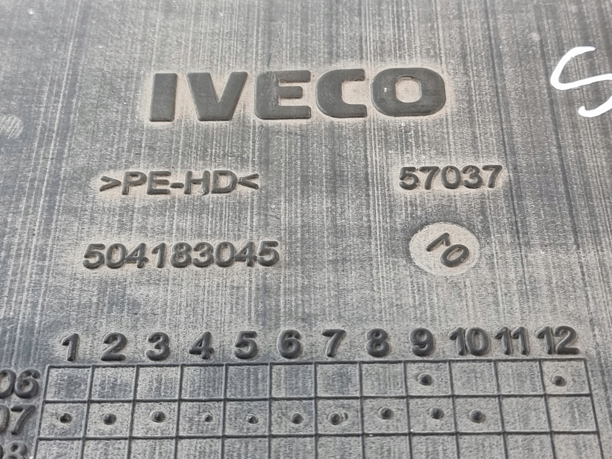 passenger compartment cabs left lower OE 504183045 IVECO STRALIS 450 E5 07r
