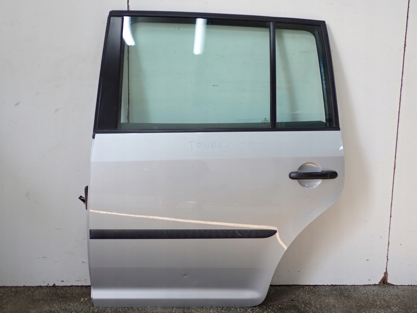 ДВЕРІ ЛІВИЙ ЗАД. В ЗБОРІ ЄВРОПА ОРИГІНАЛ VW VOLKSWAGEN TOURAN РЕСТАЙЛІНГ0r