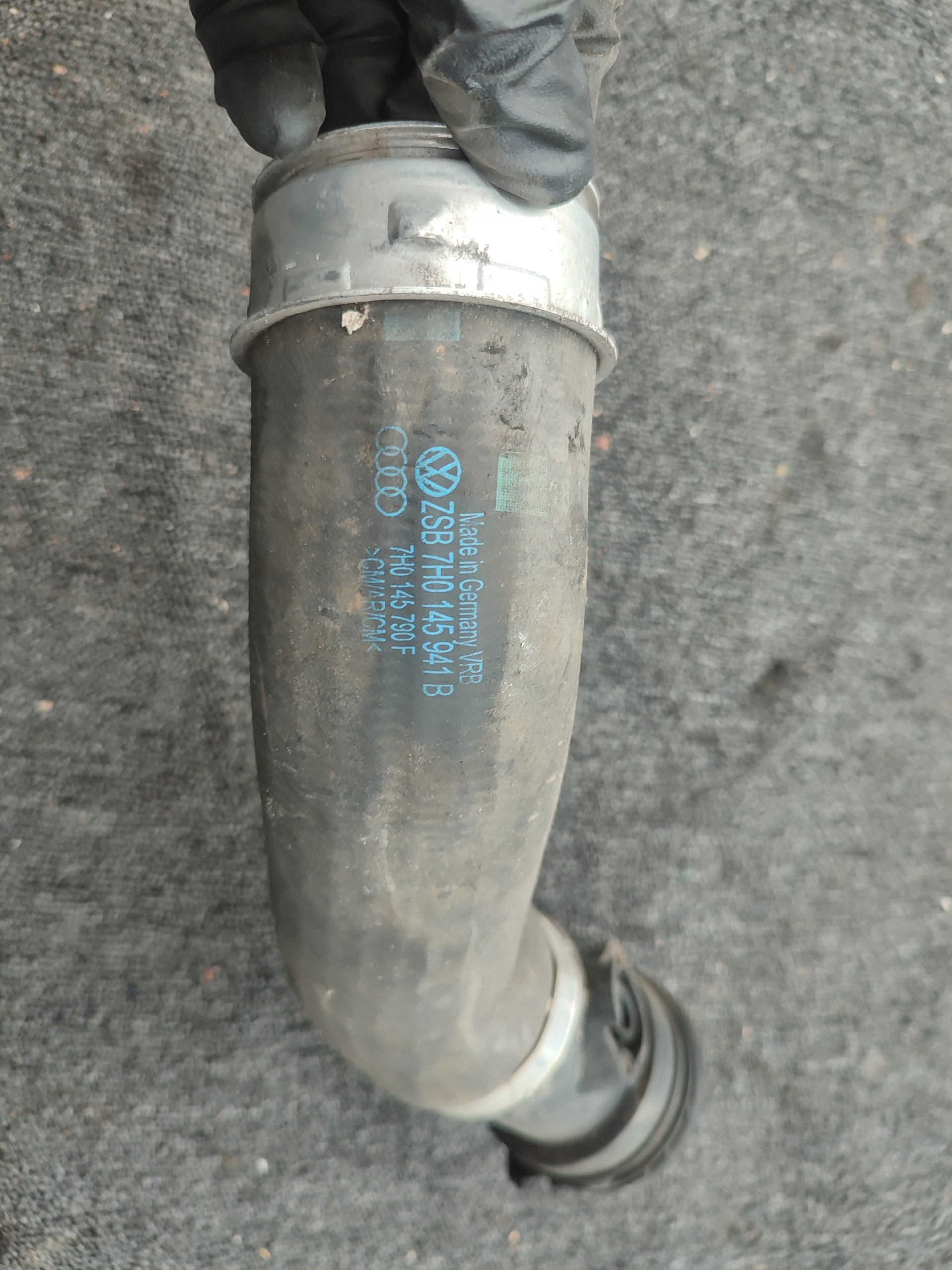 crijevo prijenos interkuler VOLKSWAGEN T5 7H0145941B