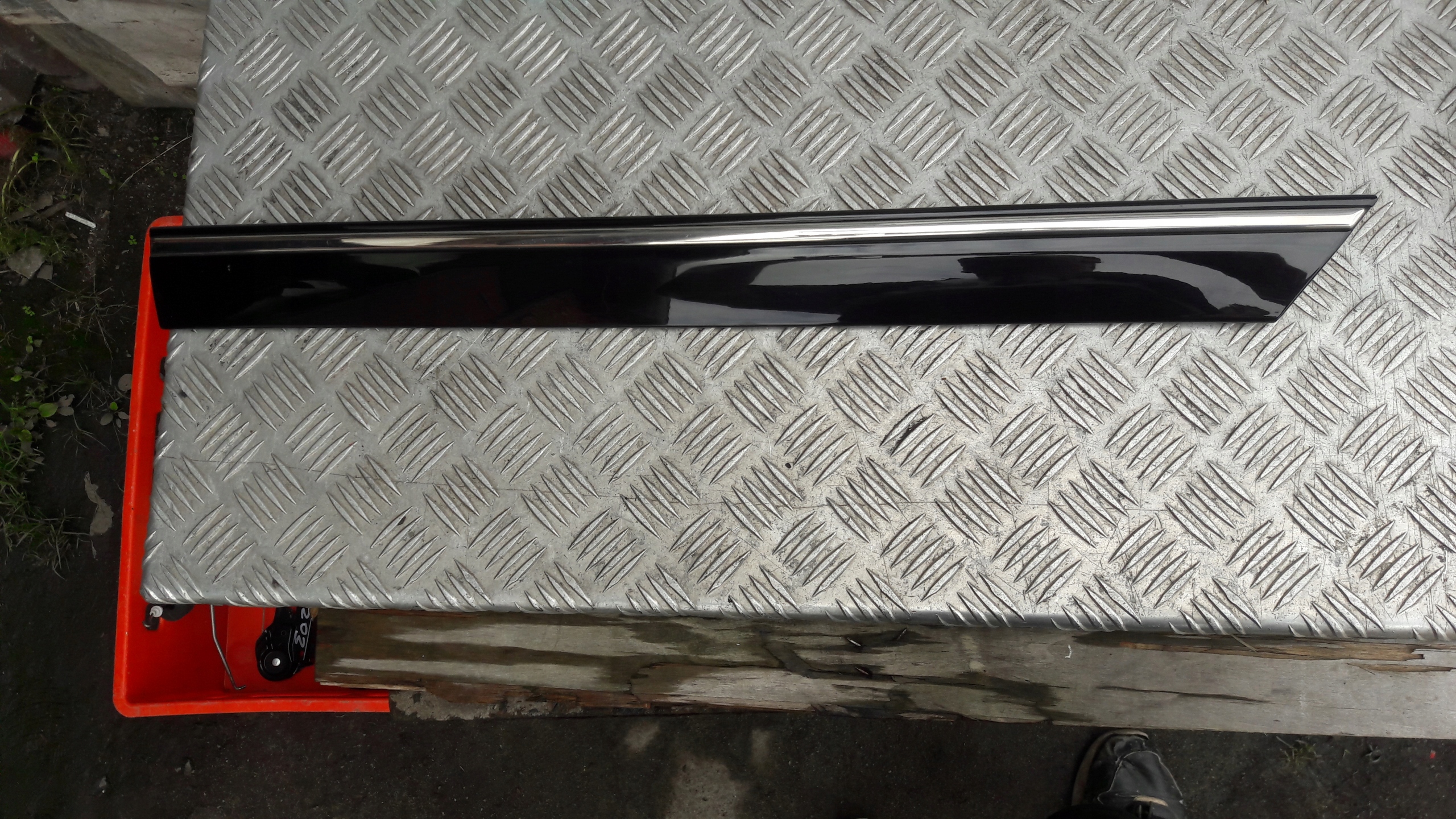 MERCEDES W203 moulding door left rear part 197
