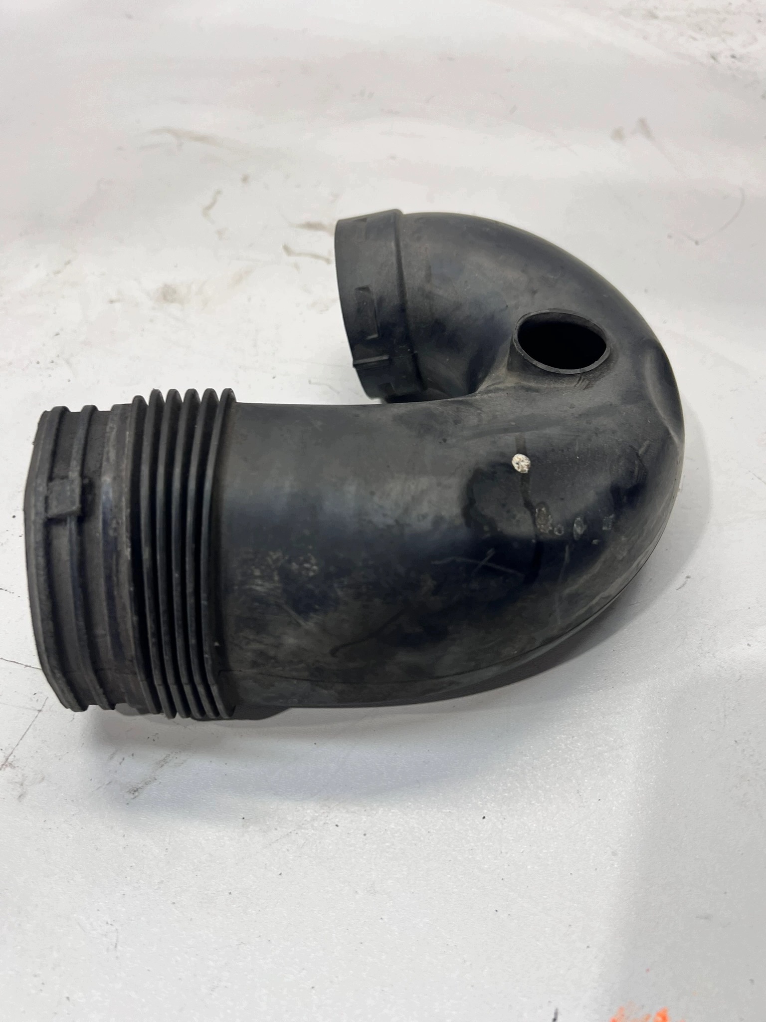 intake air hose AUDI Q3 8U 8U0129618B