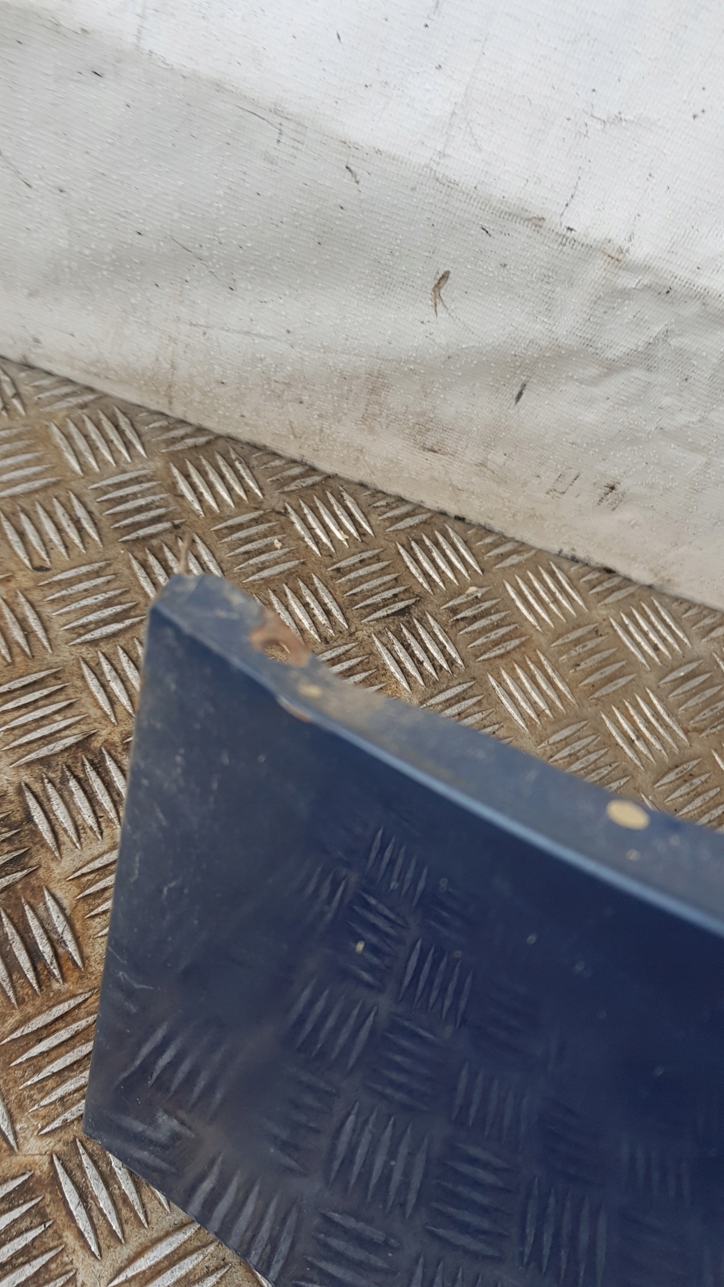 BMW E39 blatník levý předek TOPASBLAU