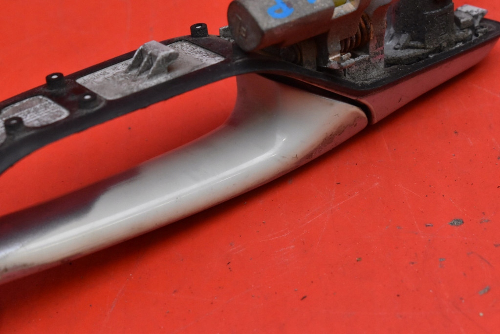 handle left front front SREBRNA MR526105 MITSUBISHI OUTLANDER 1 and 01-08