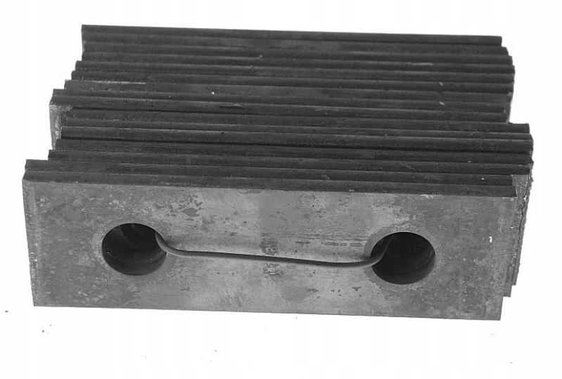 Komplet bijaków śrutownik Bąk 150x51x6 fi20-16szt